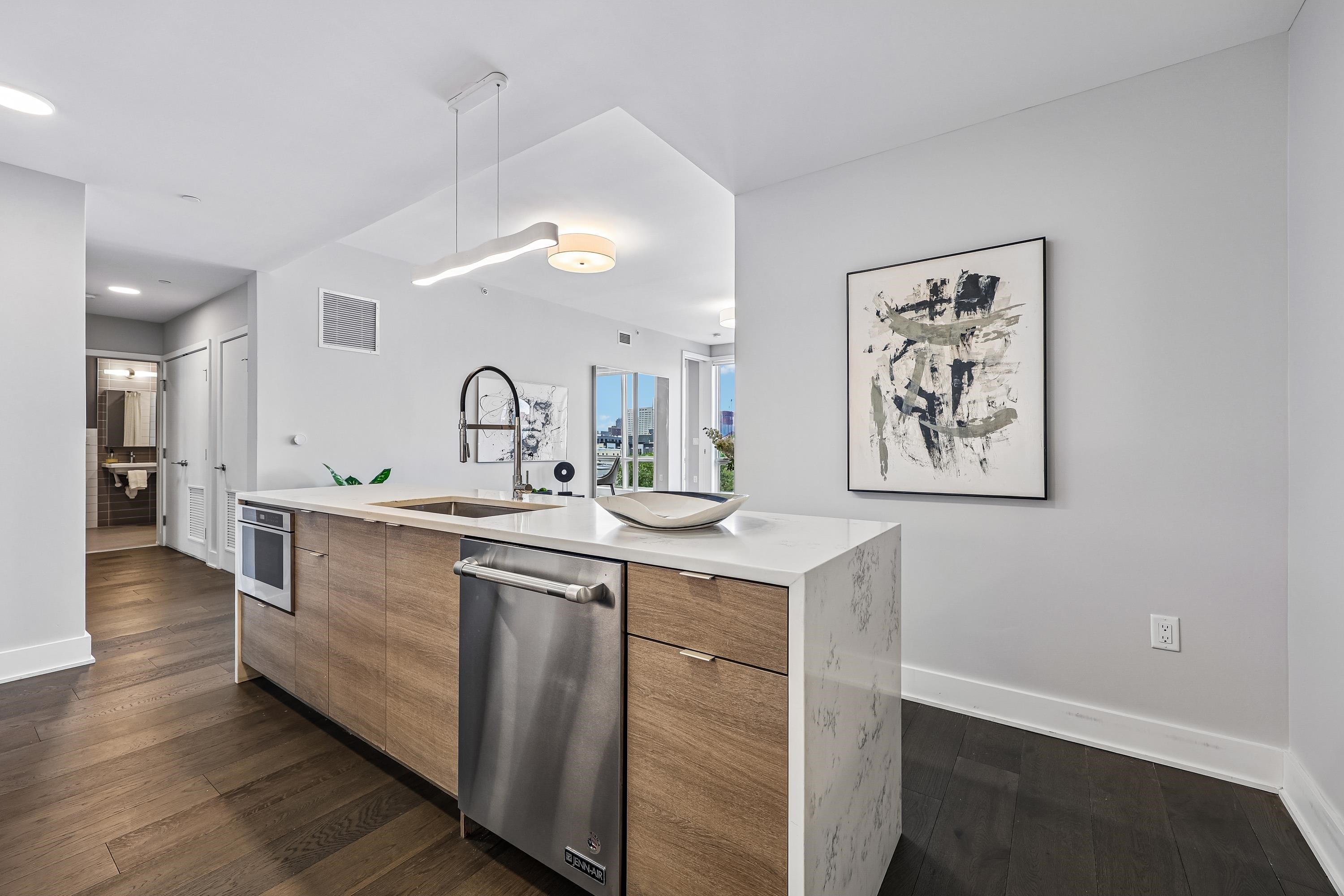 380 NEWARK AVE Unit: 501