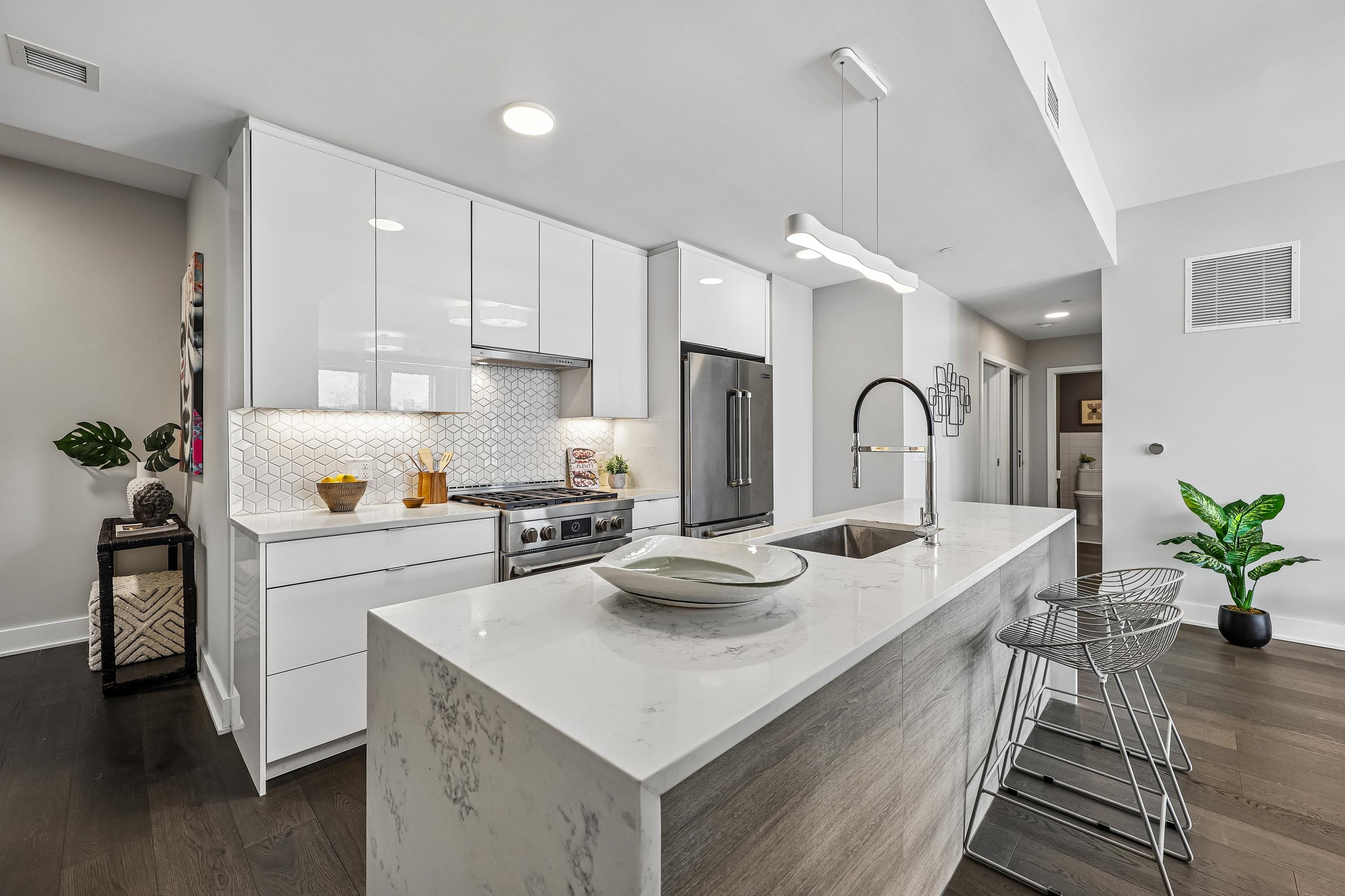 380 NEWARK AVE Unit: 501