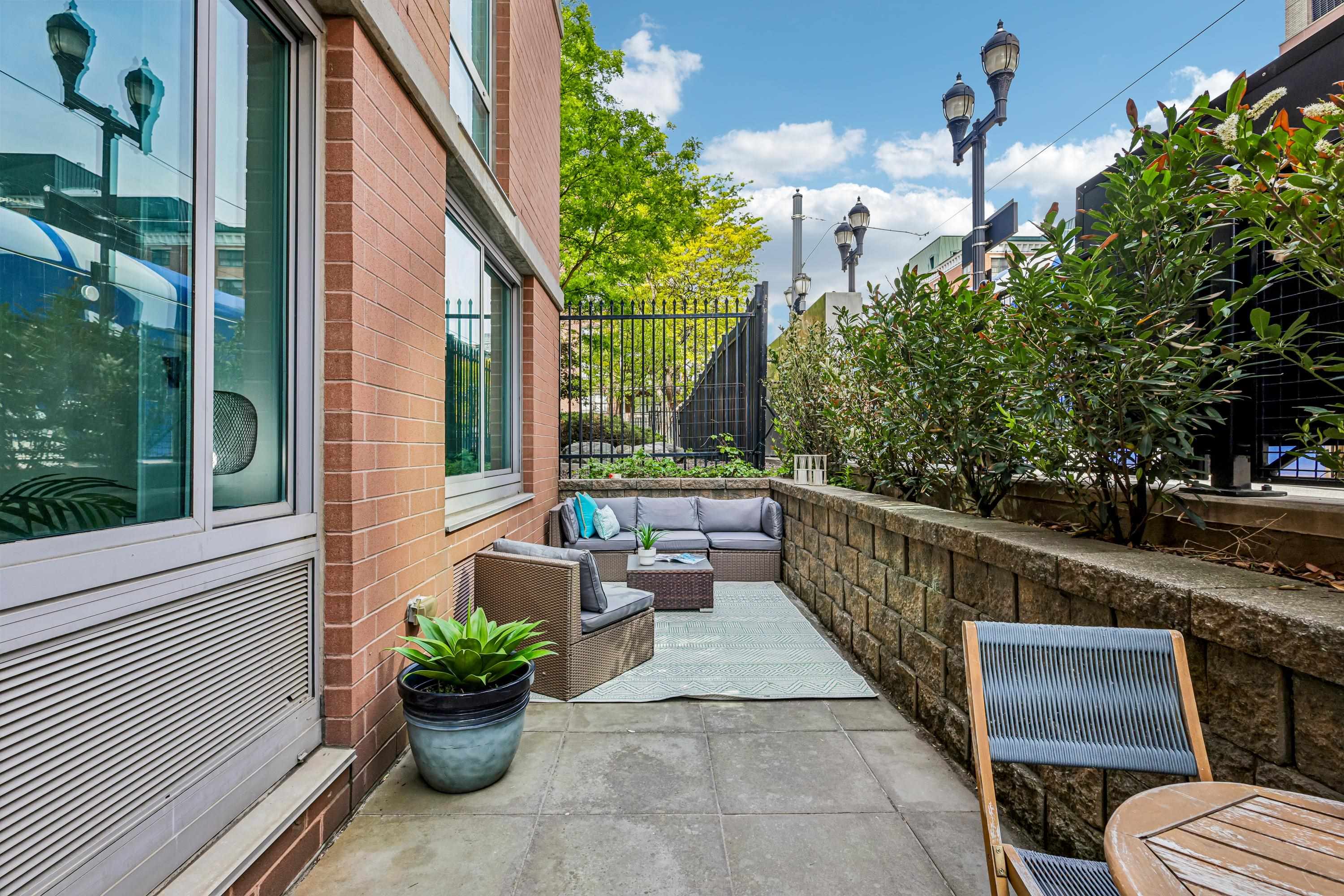 25 HUDSON ST Unit: 111