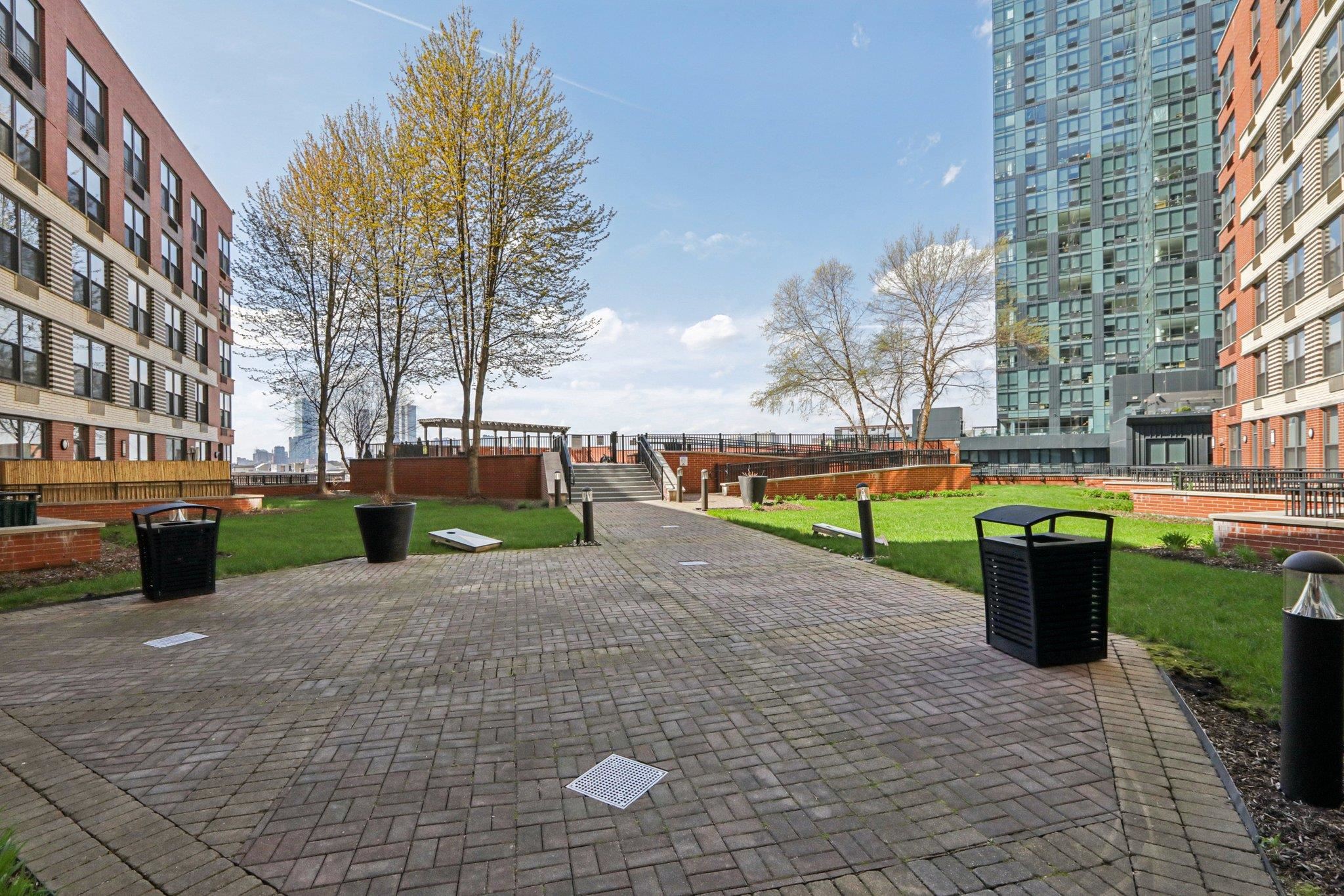 102 CHRISTOPHER COLUMBUS DR Unit: 701