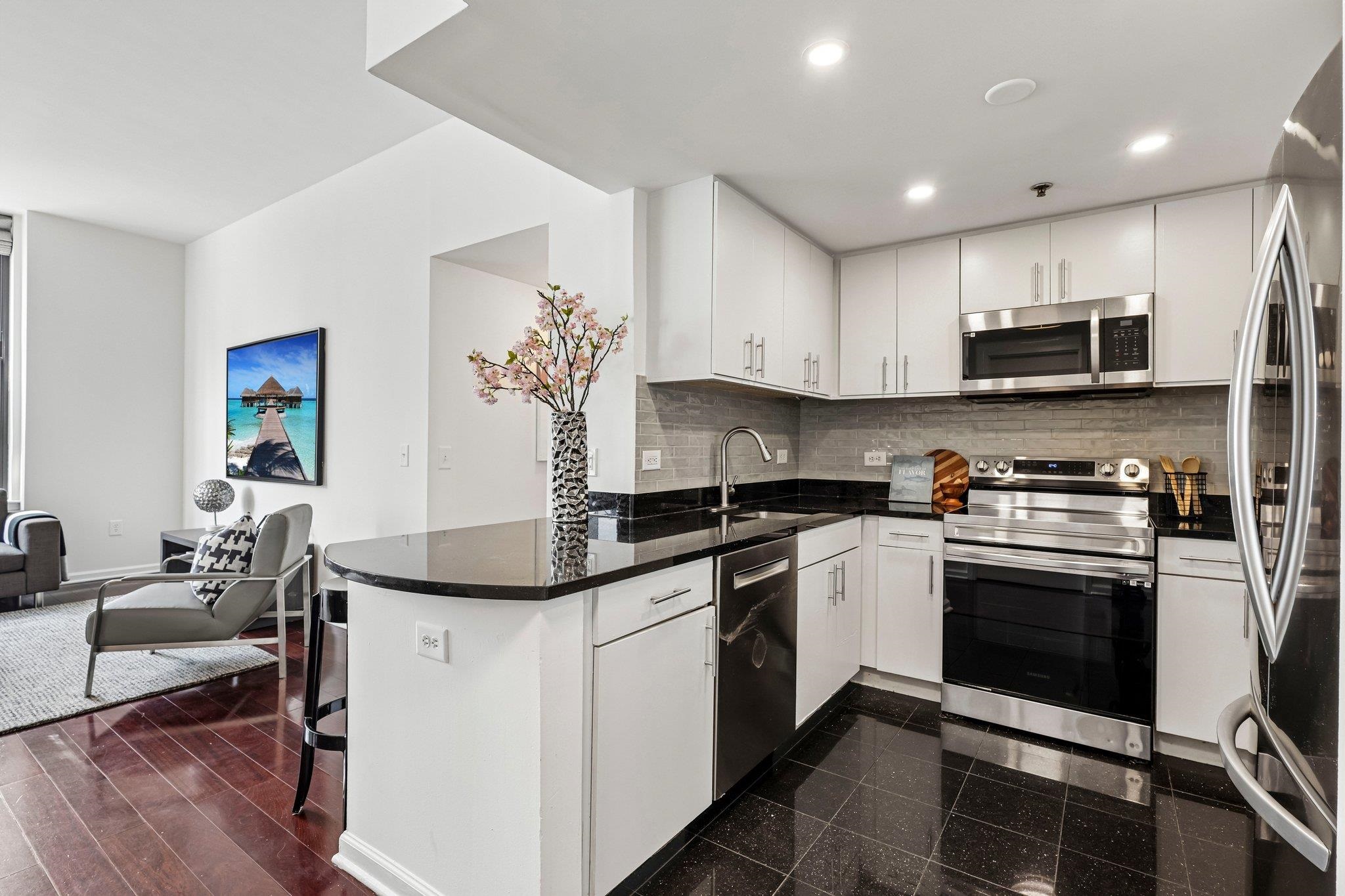 102 CHRISTOPHER COLUMBUS DR Unit: 701