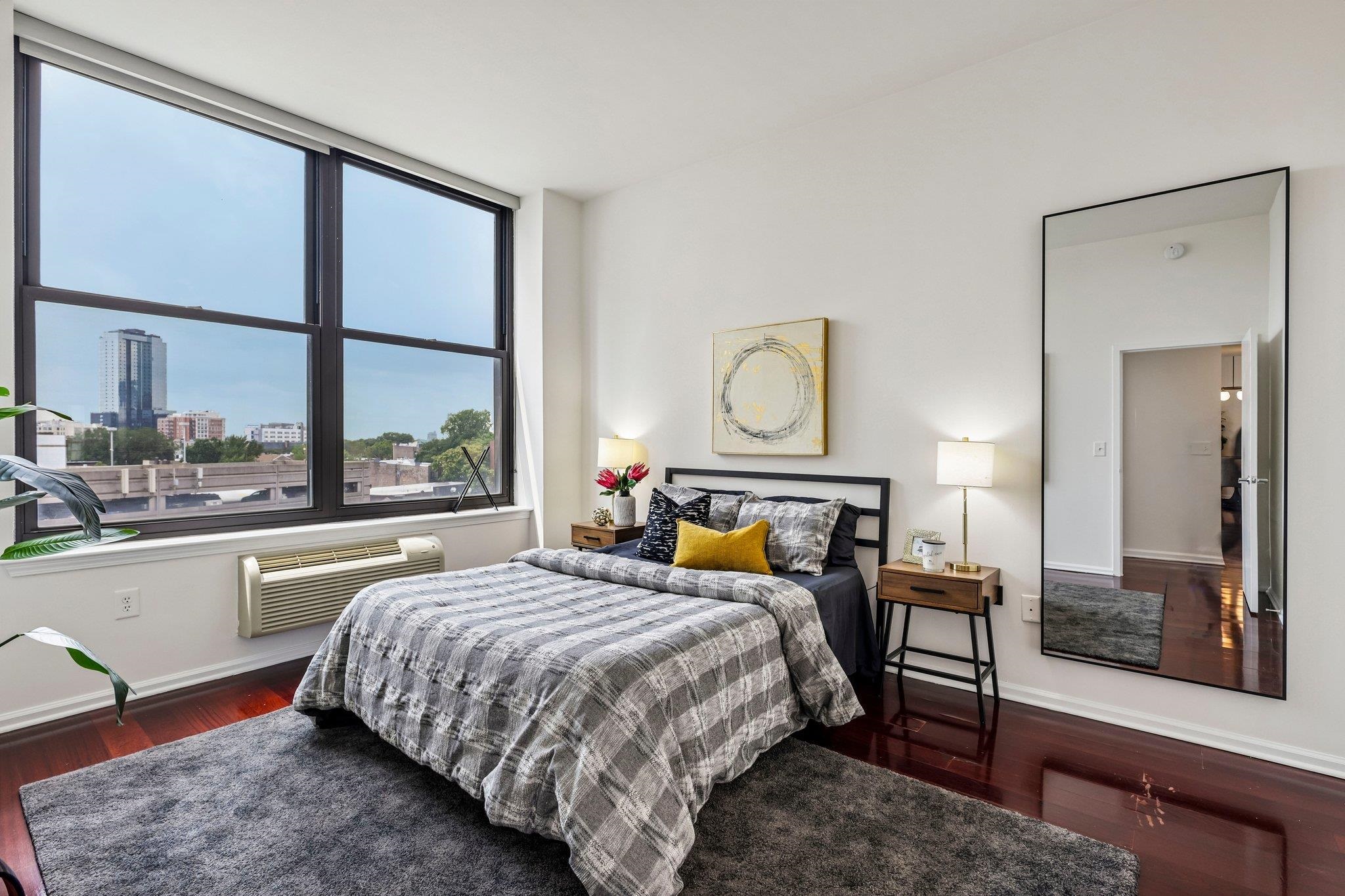 102 CHRISTOPHER COLUMBUS DR Unit: 701
