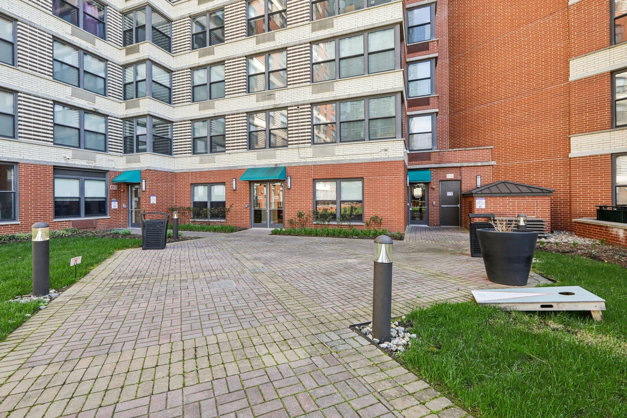 102 CHRISTOPHER COLUMBUS DR Unit: 701