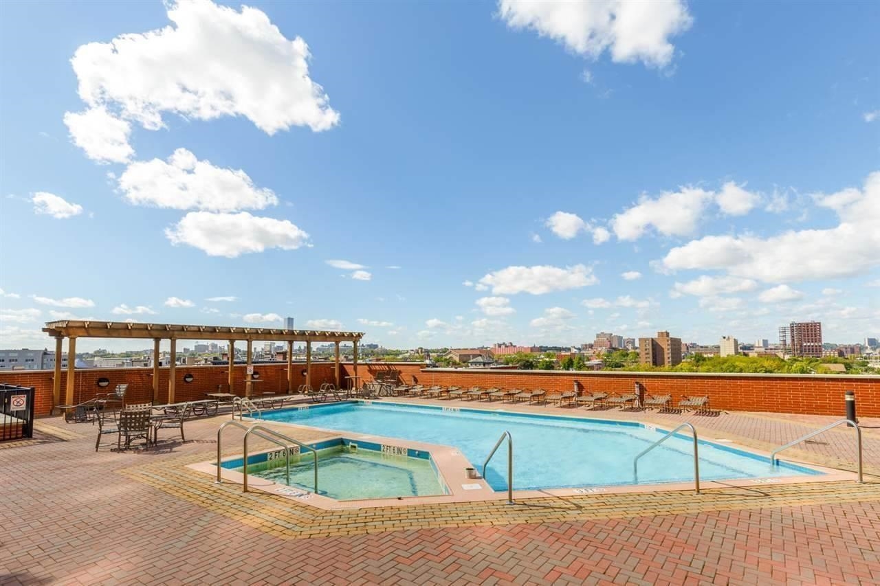 102 CHRISTOPHER COLUMBUS DR Unit: 701