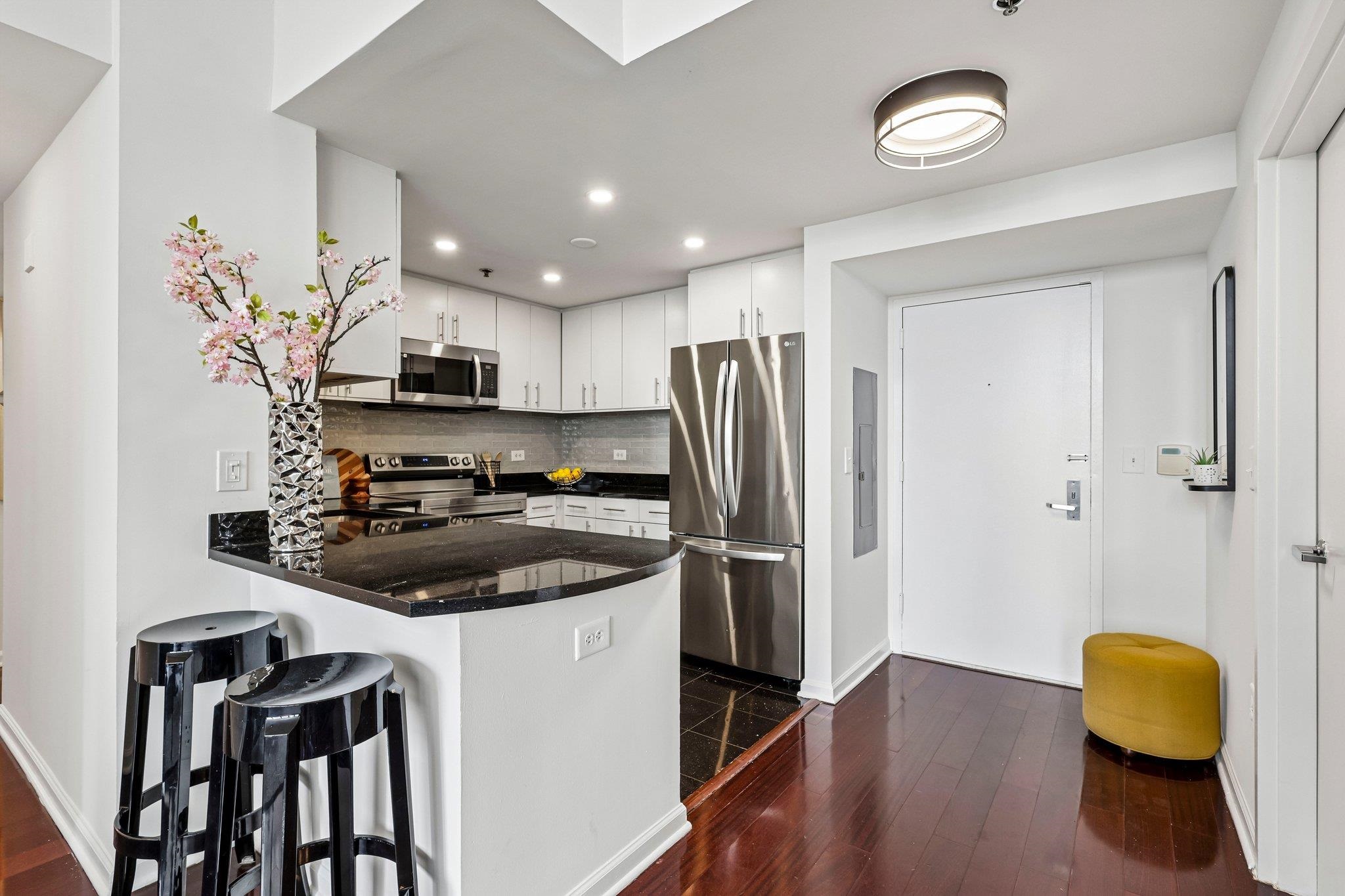 102 CHRISTOPHER COLUMBUS DR Unit: 701