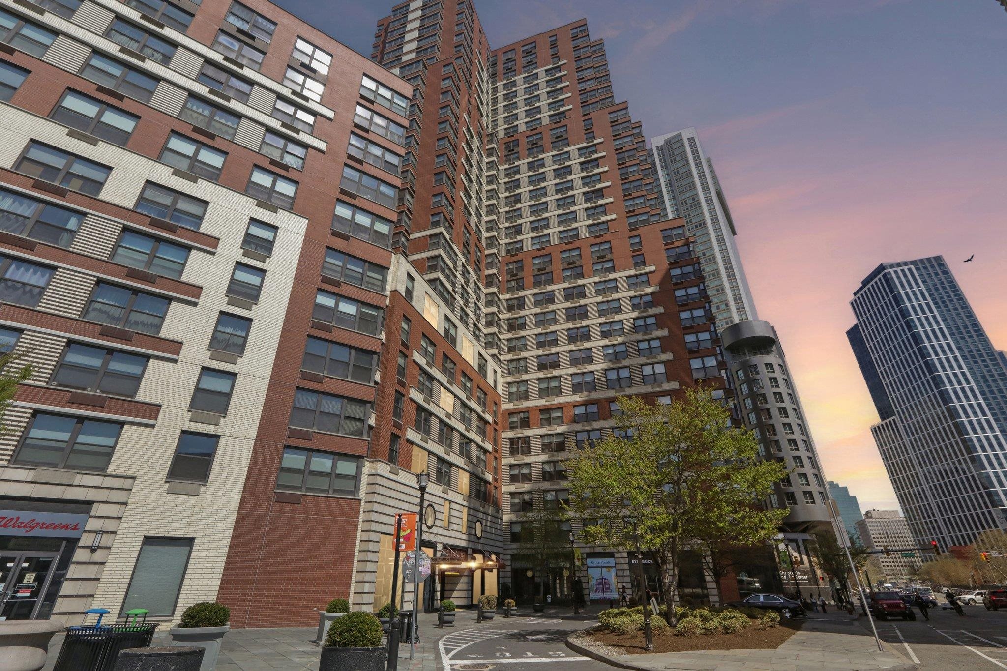 102 CHRISTOPHER COLUMBUS DR Unit: 701