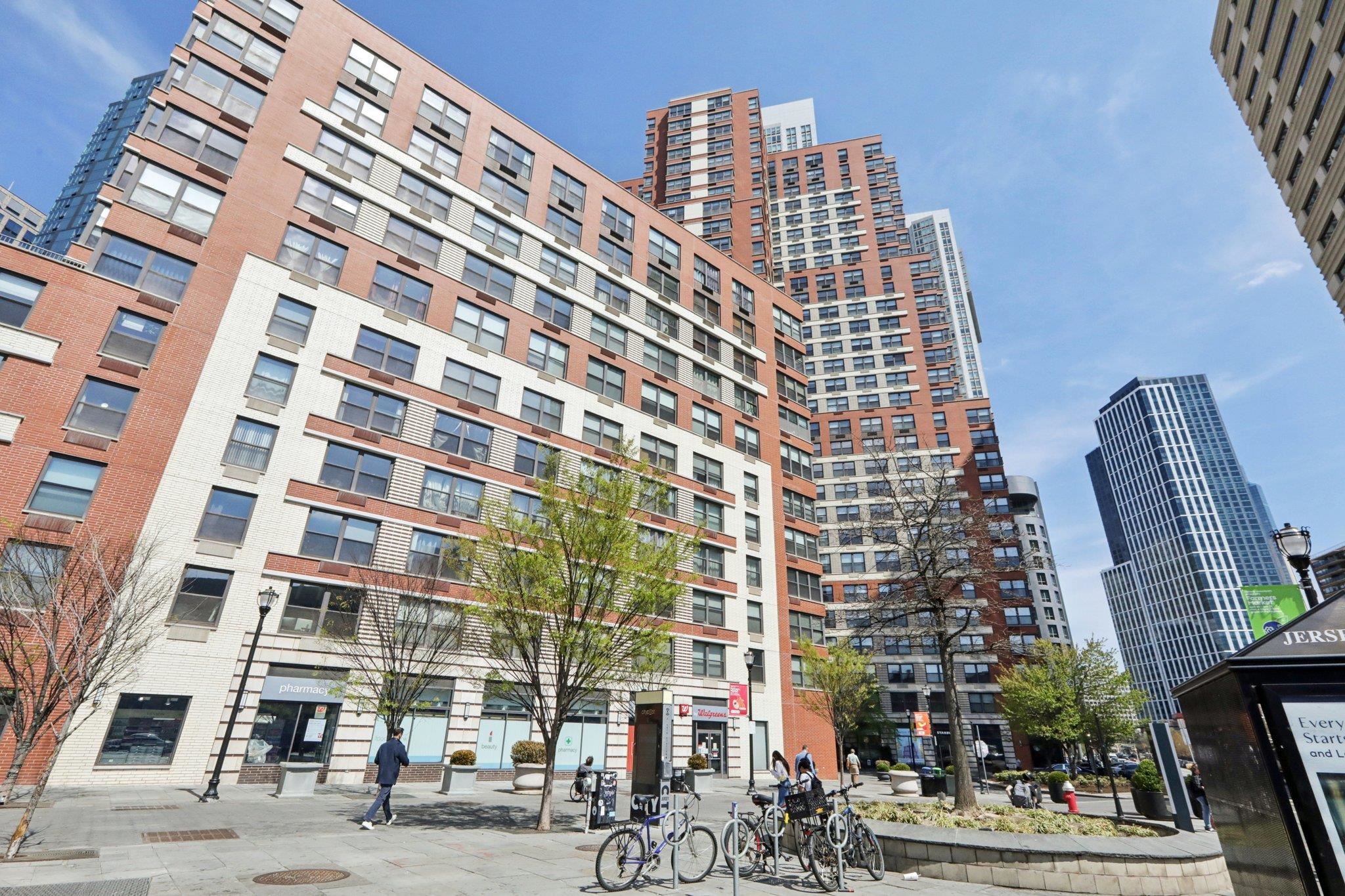 102 CHRISTOPHER COLUMBUS DR Unit: 701