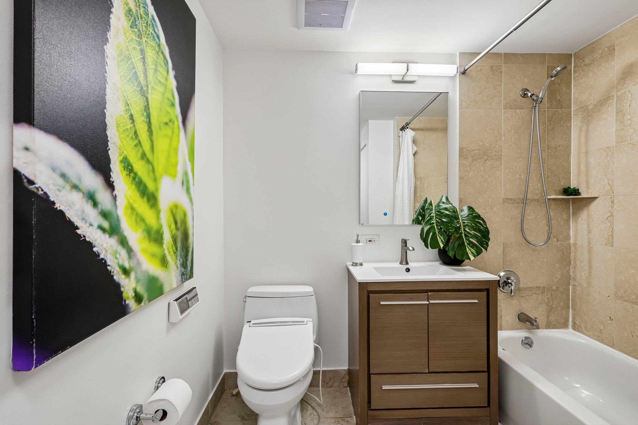 102 CHRISTOPHER COLUMBUS DR Unit: 701