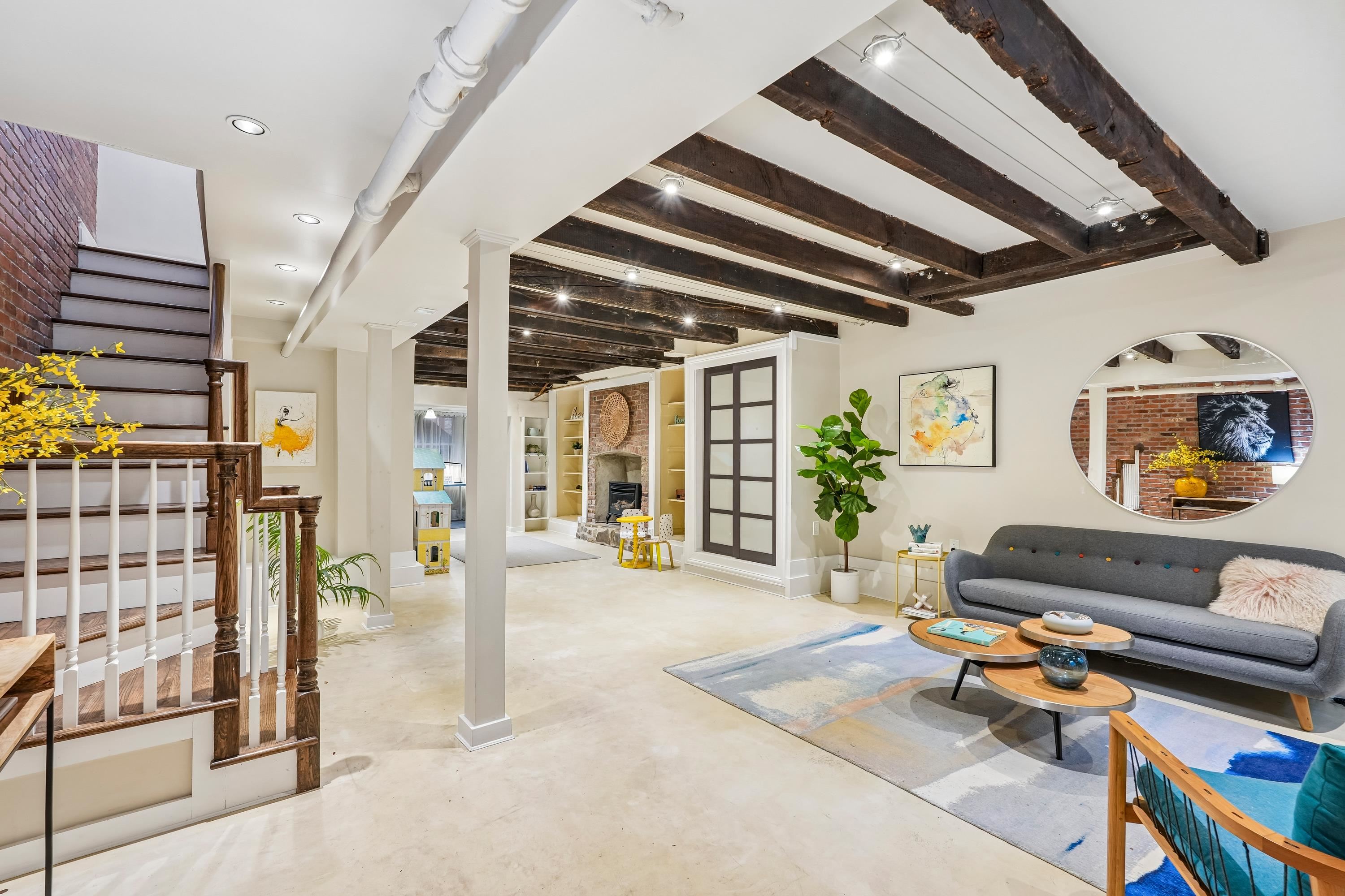 274 4TH ST