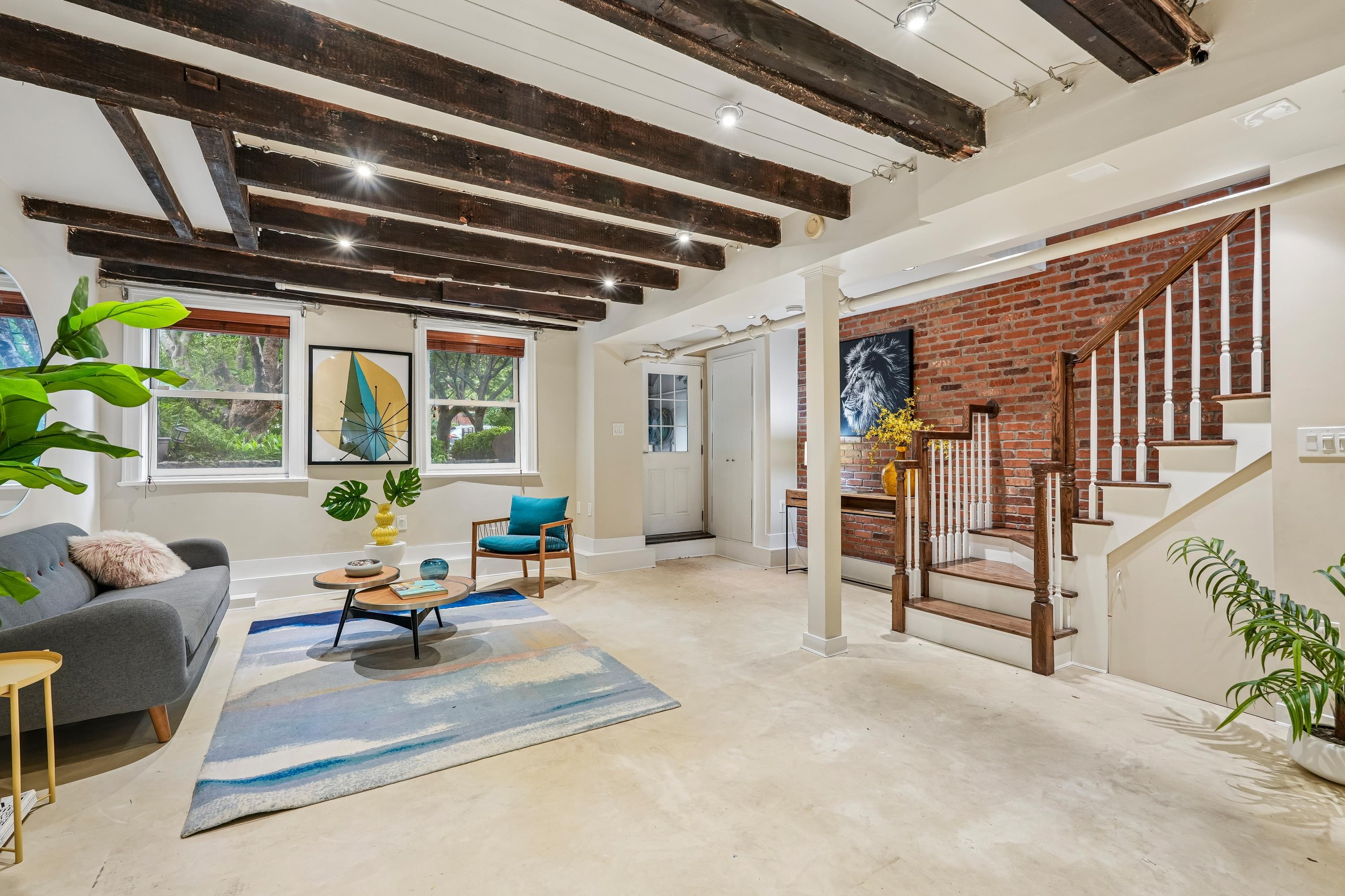 274 4TH ST