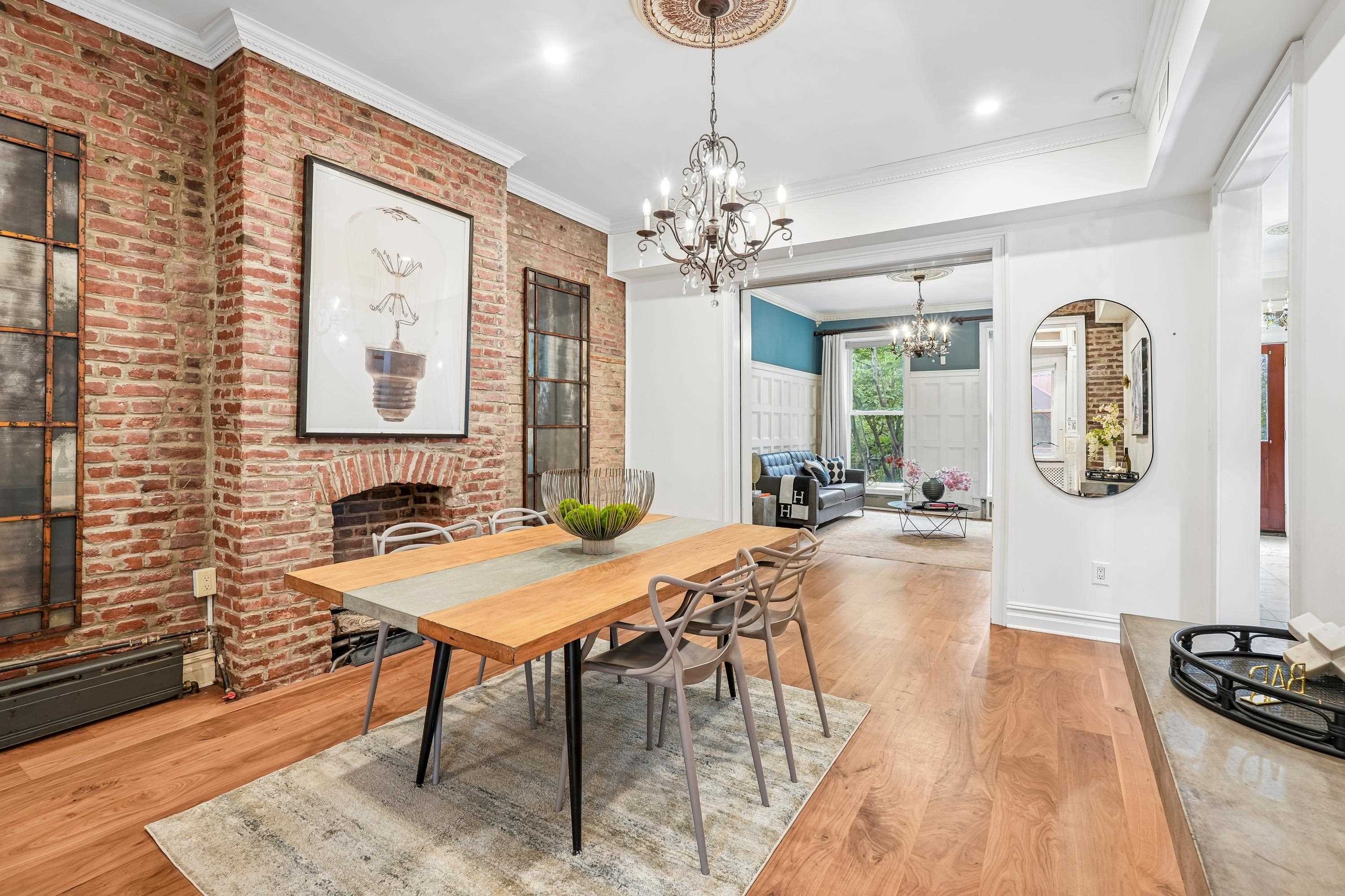 274 4TH ST
