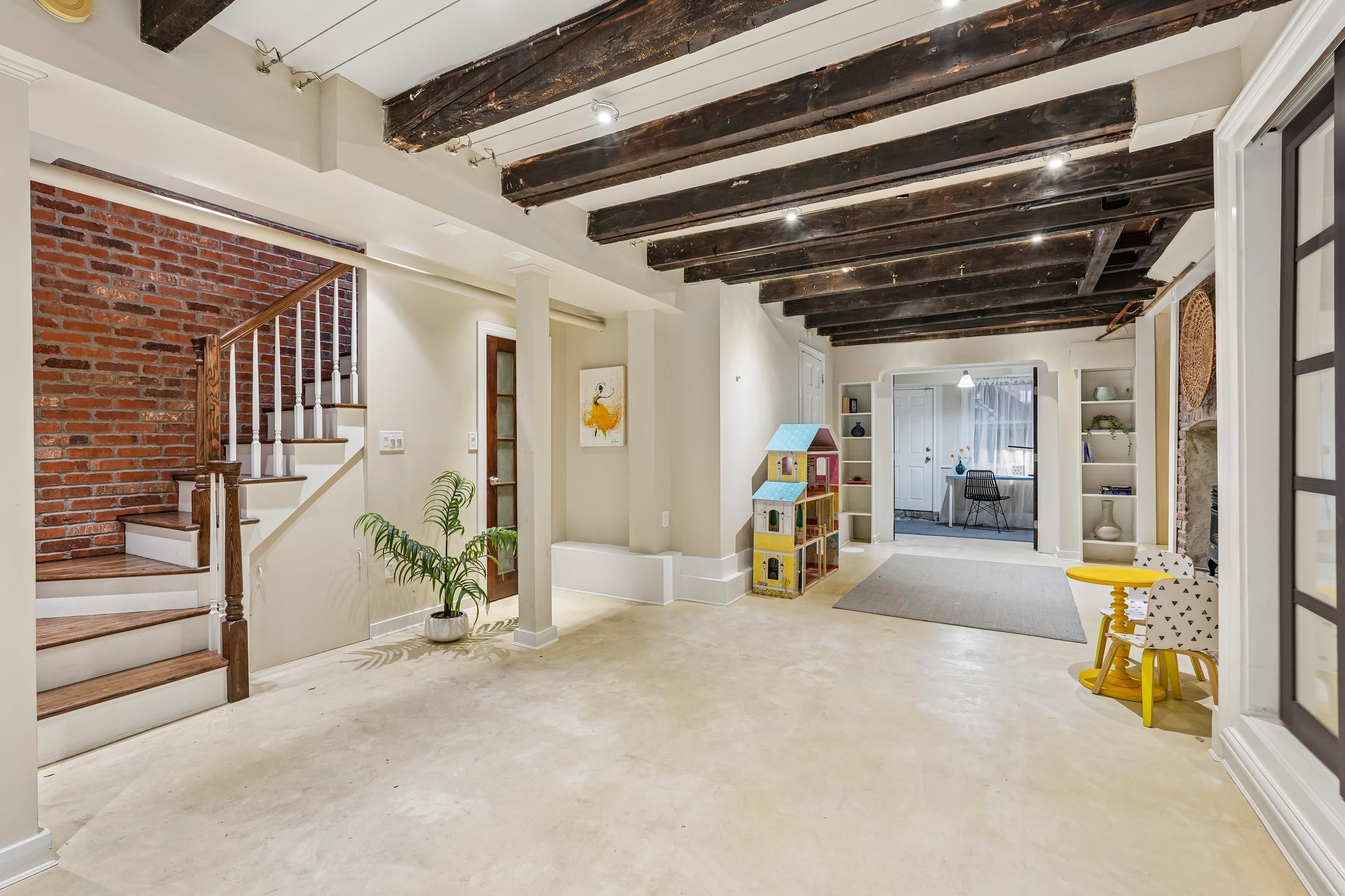 274 4TH ST