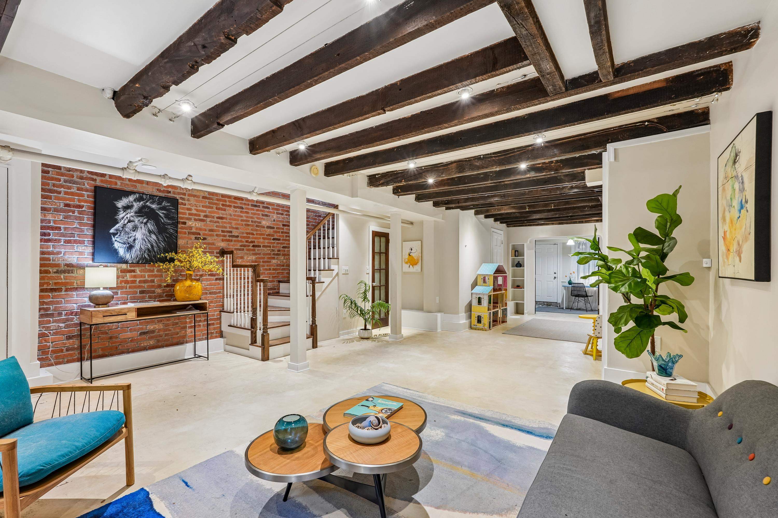 274 4TH ST