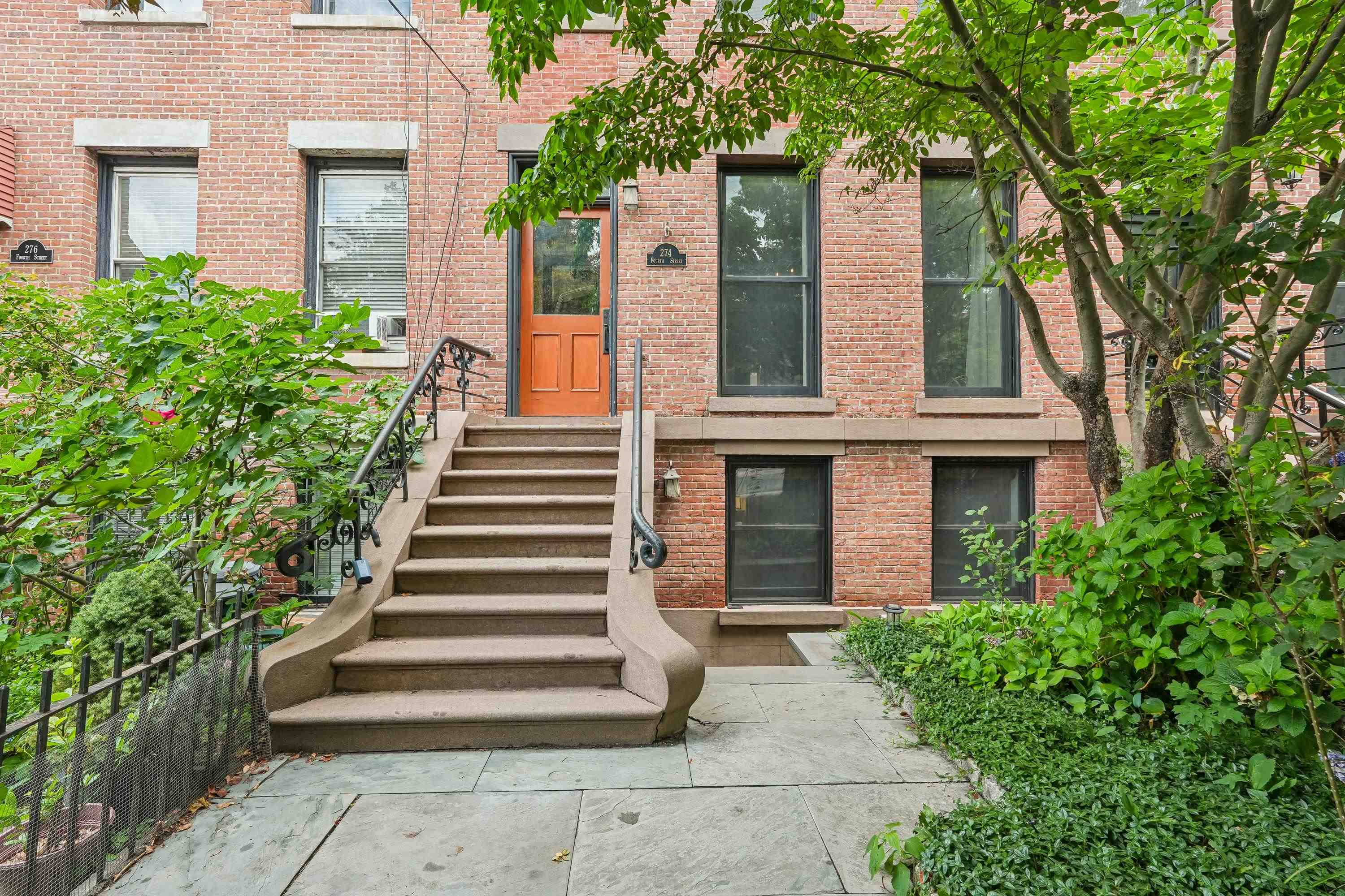 274 4TH ST