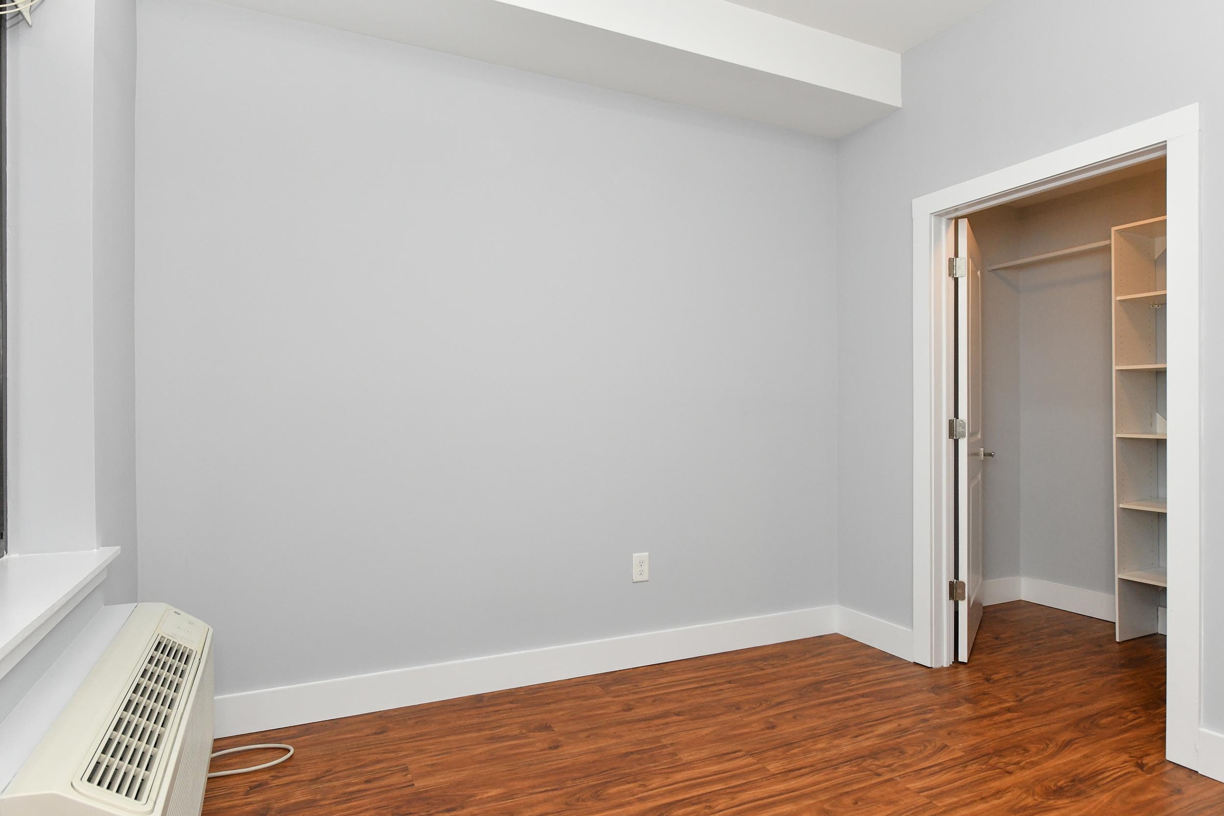 424 WHITON ST Unit: 206