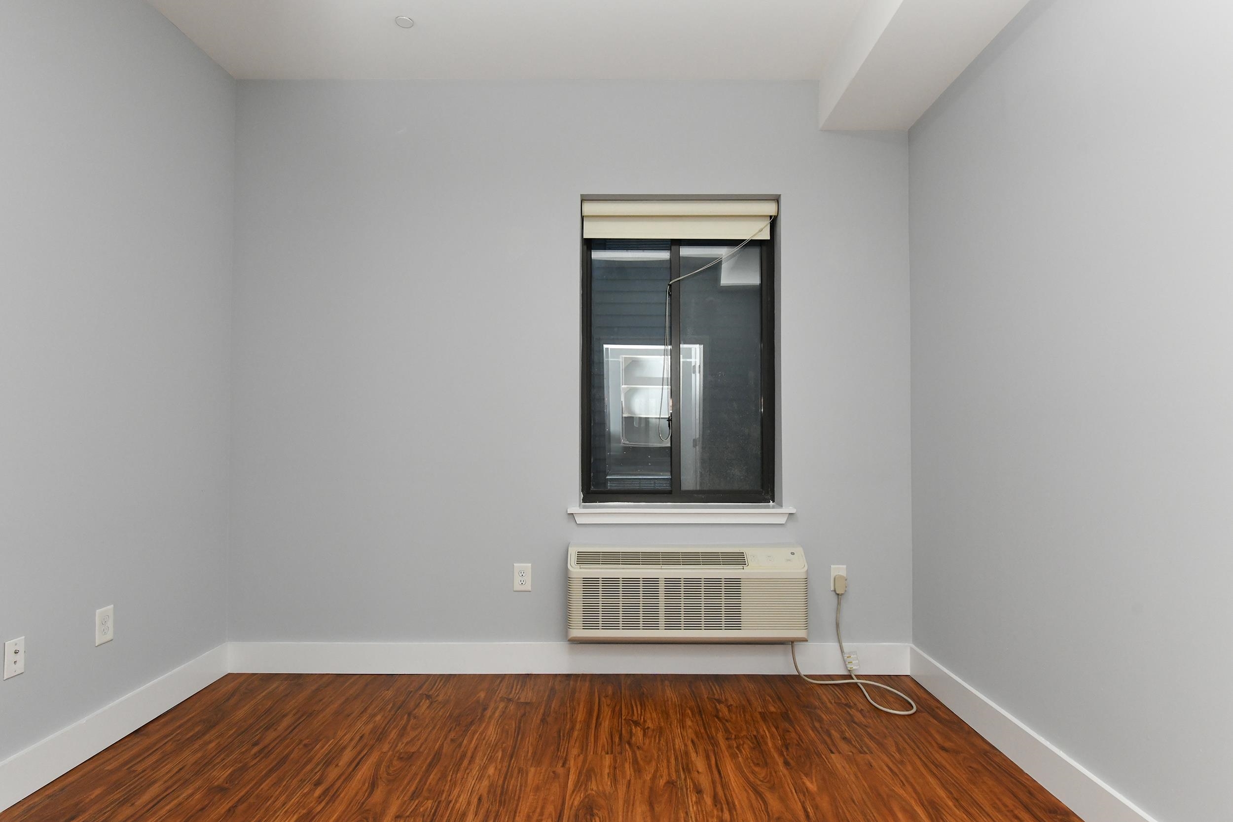 424 WHITON ST Unit: 206