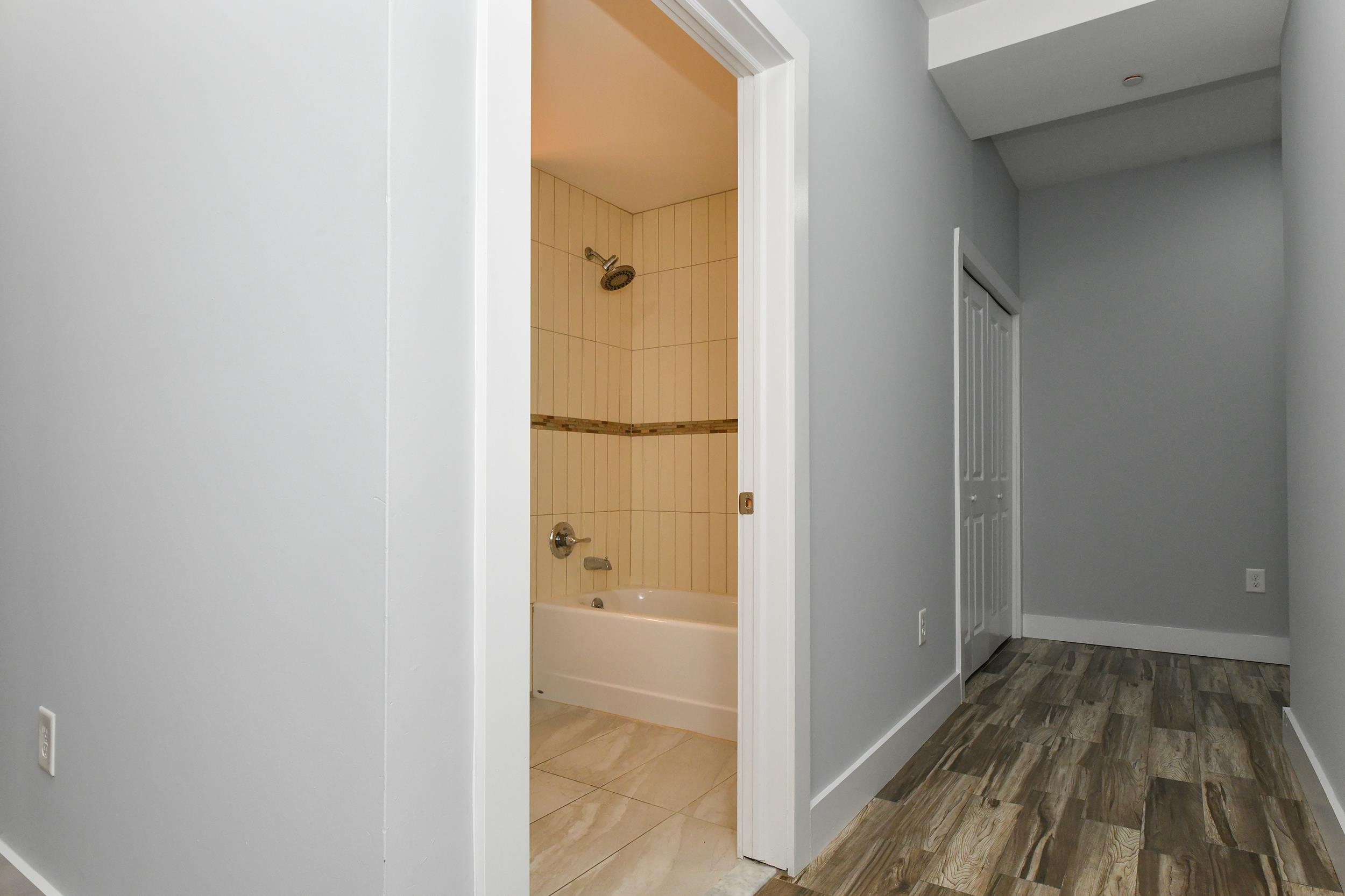 424 WHITON ST Unit: 206