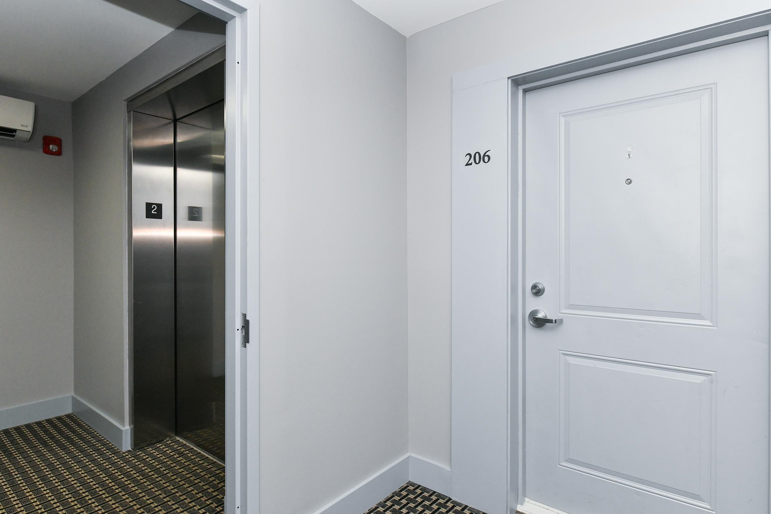 424 WHITON ST Unit: 206