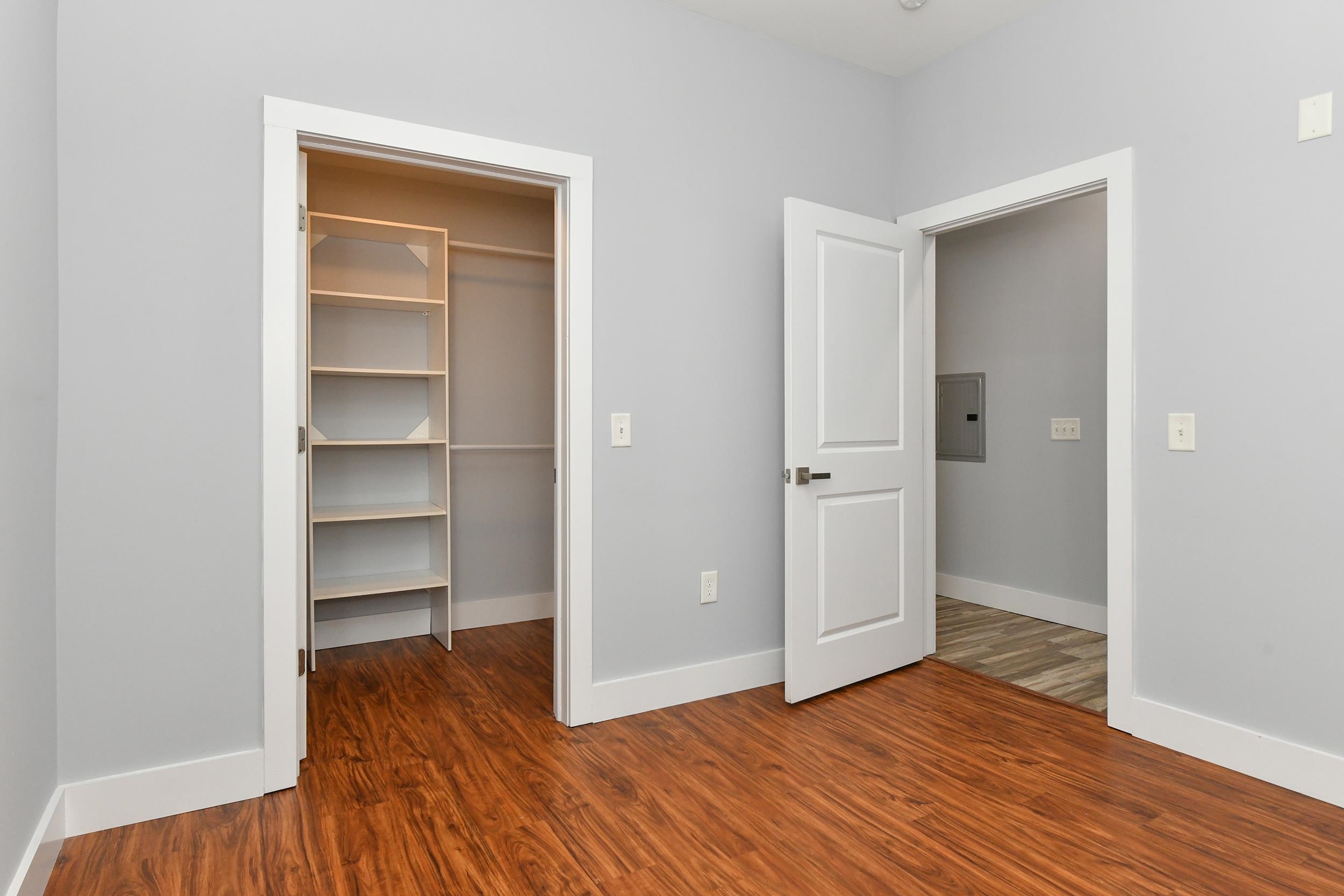 424 WHITON ST Unit: 206