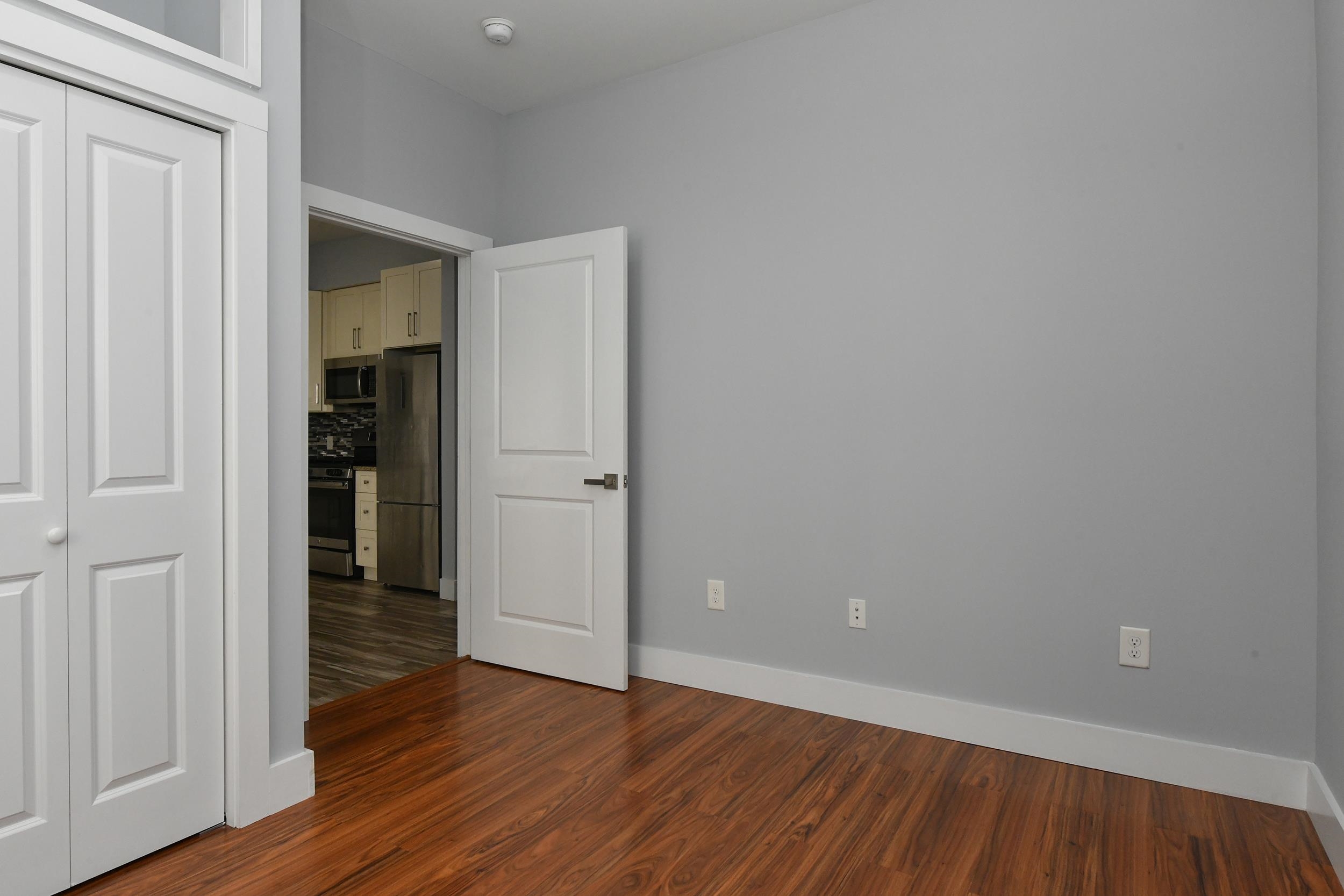 424 WHITON ST Unit: 206