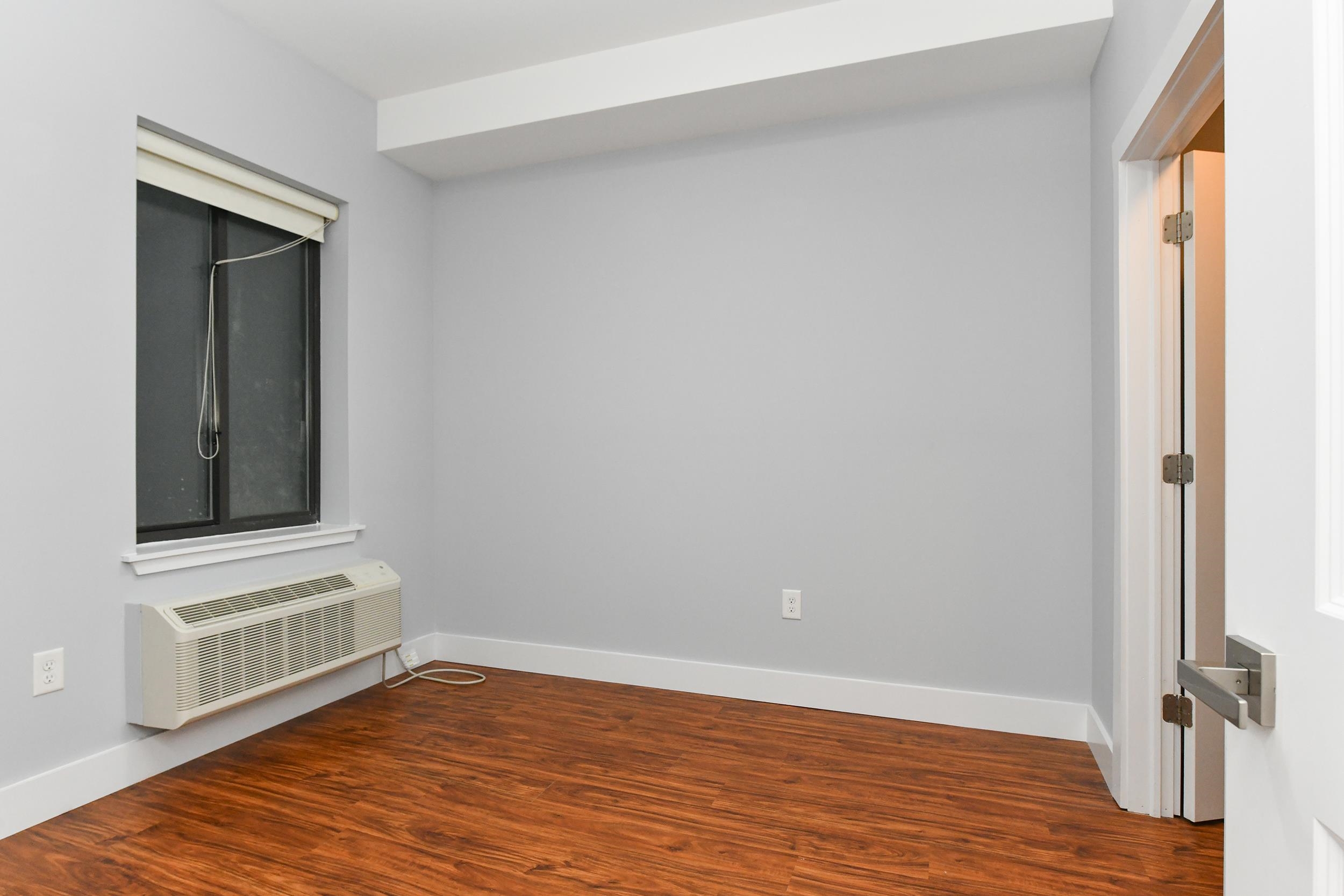 424 WHITON ST Unit: 206