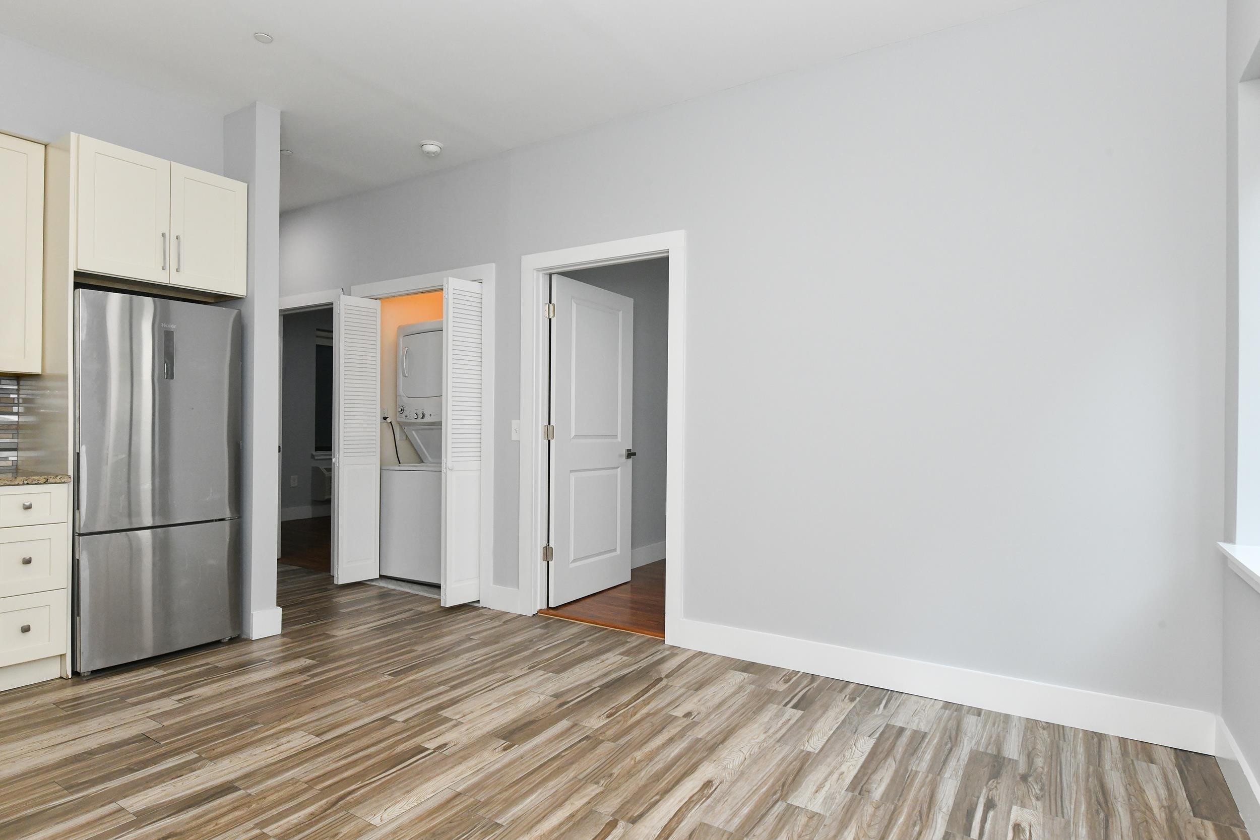 424 WHITON ST Unit: 206