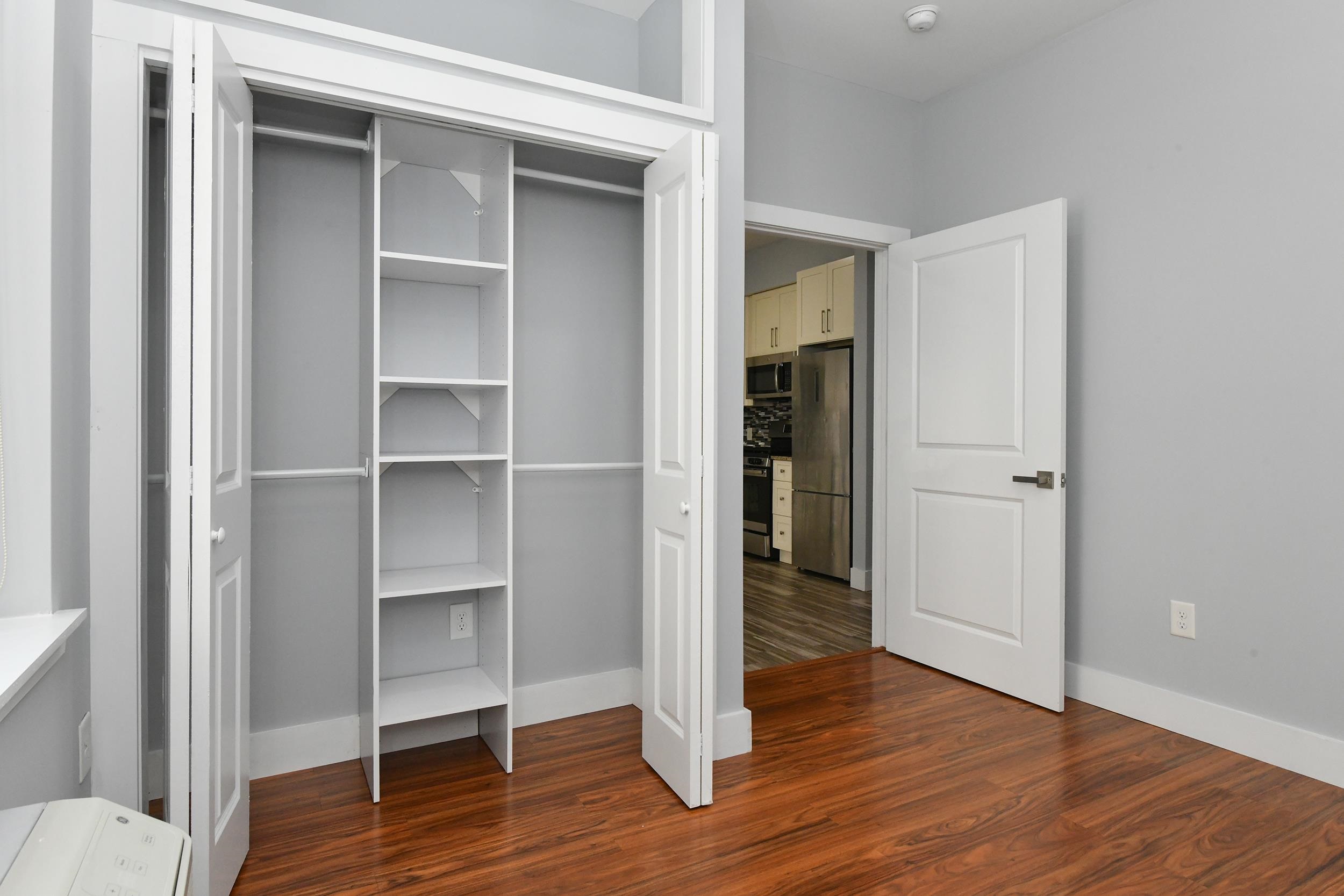 424 WHITON ST Unit: 206