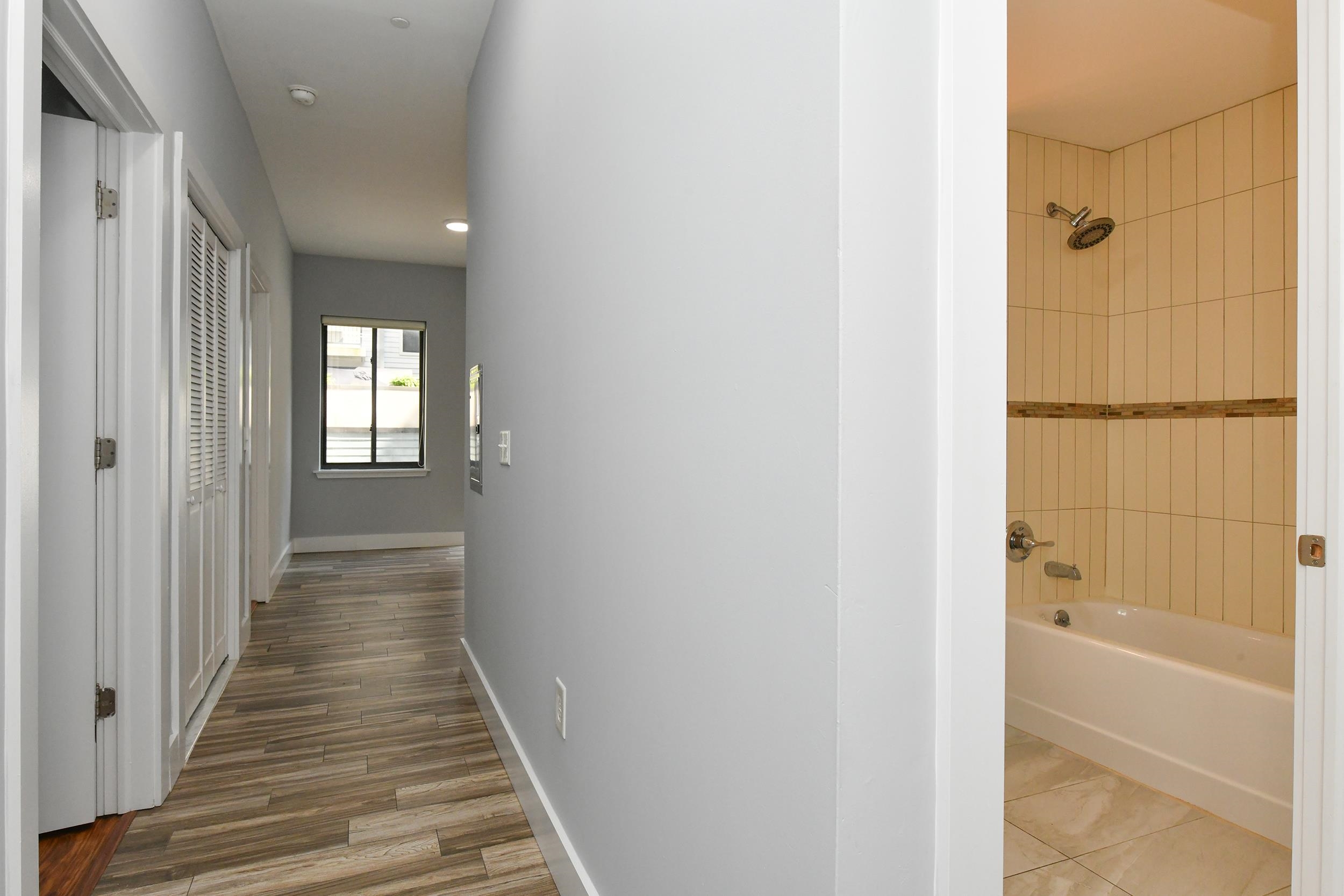 424 WHITON ST Unit: 206
