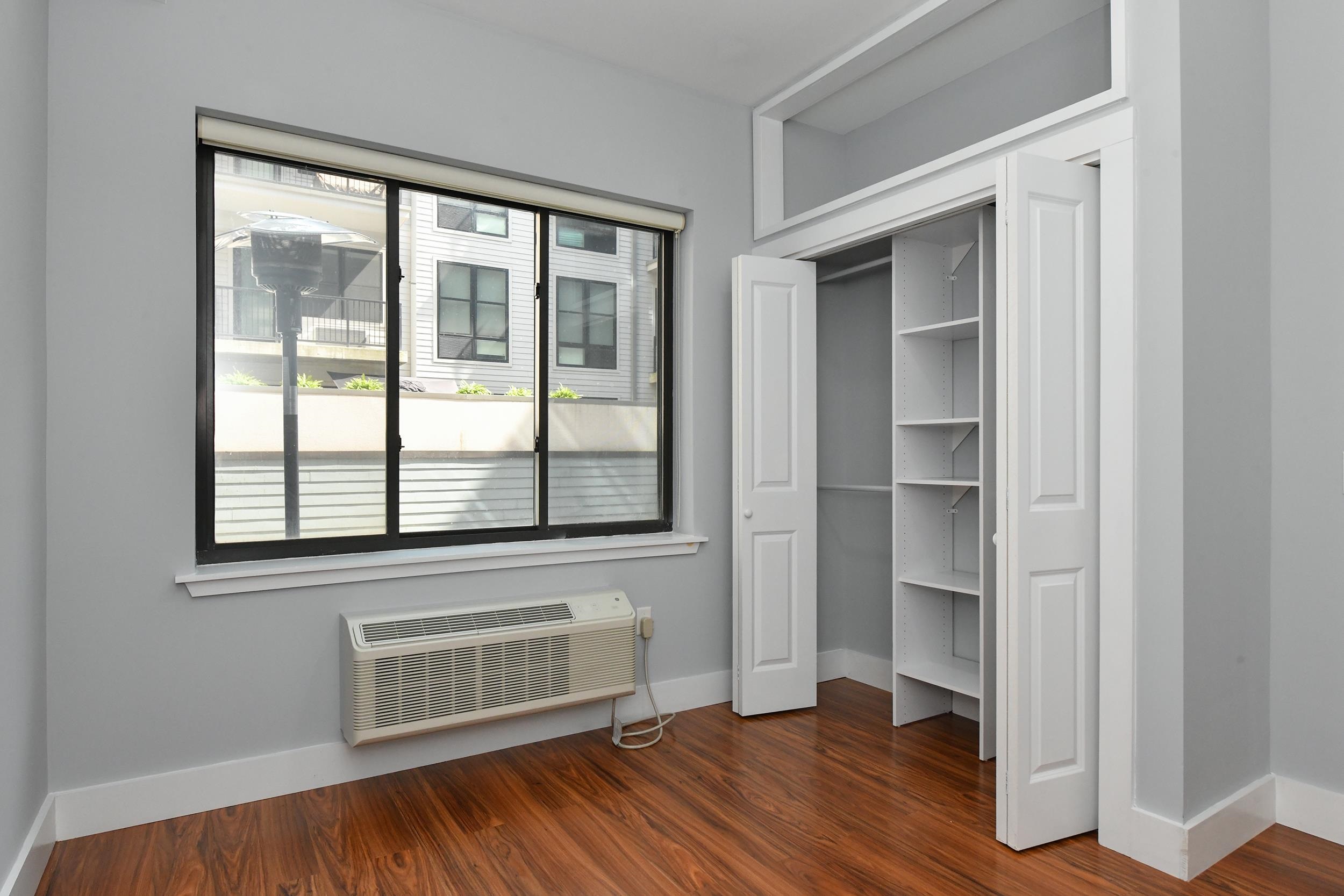 424 WHITON ST Unit: 206