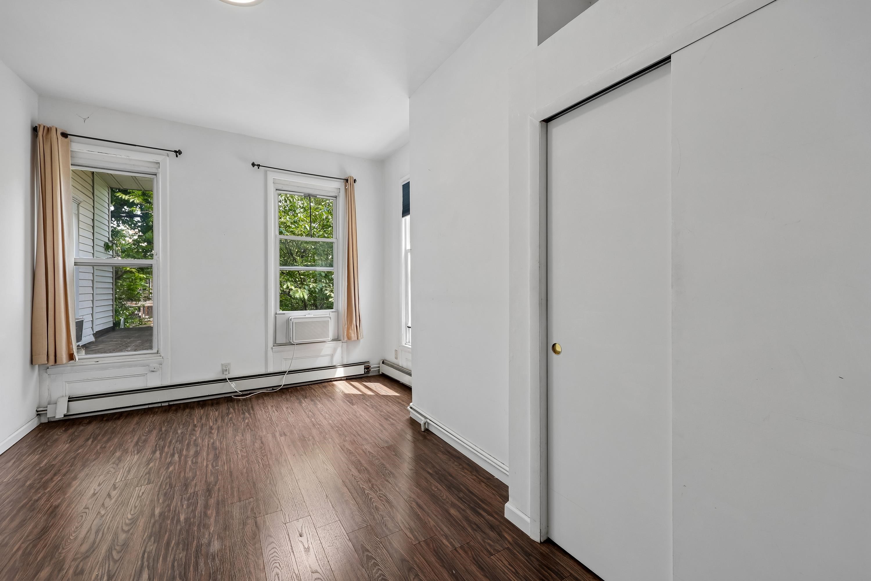6 MAGNOLIA AVE