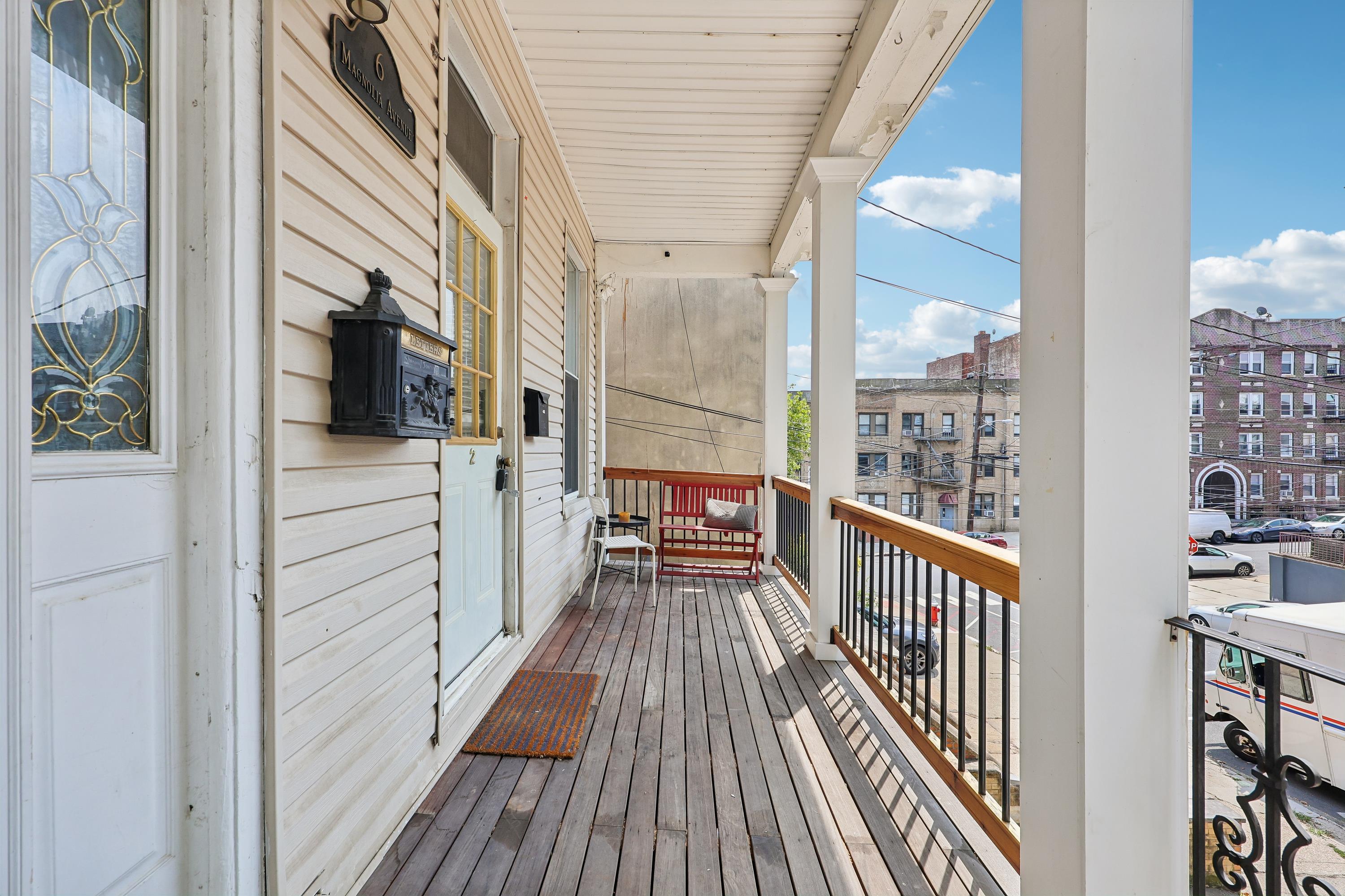 6 MAGNOLIA AVE