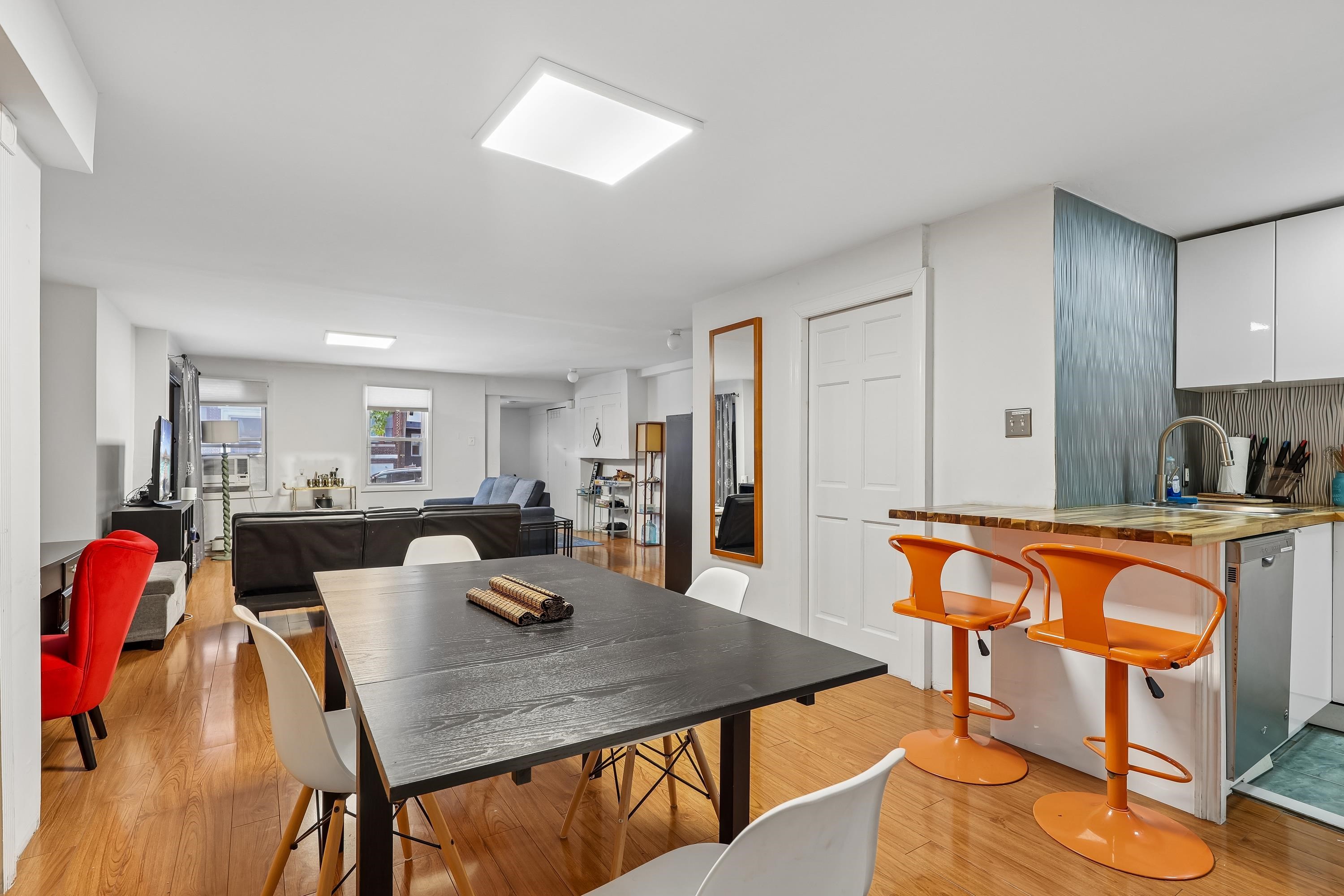 6 MAGNOLIA AVE