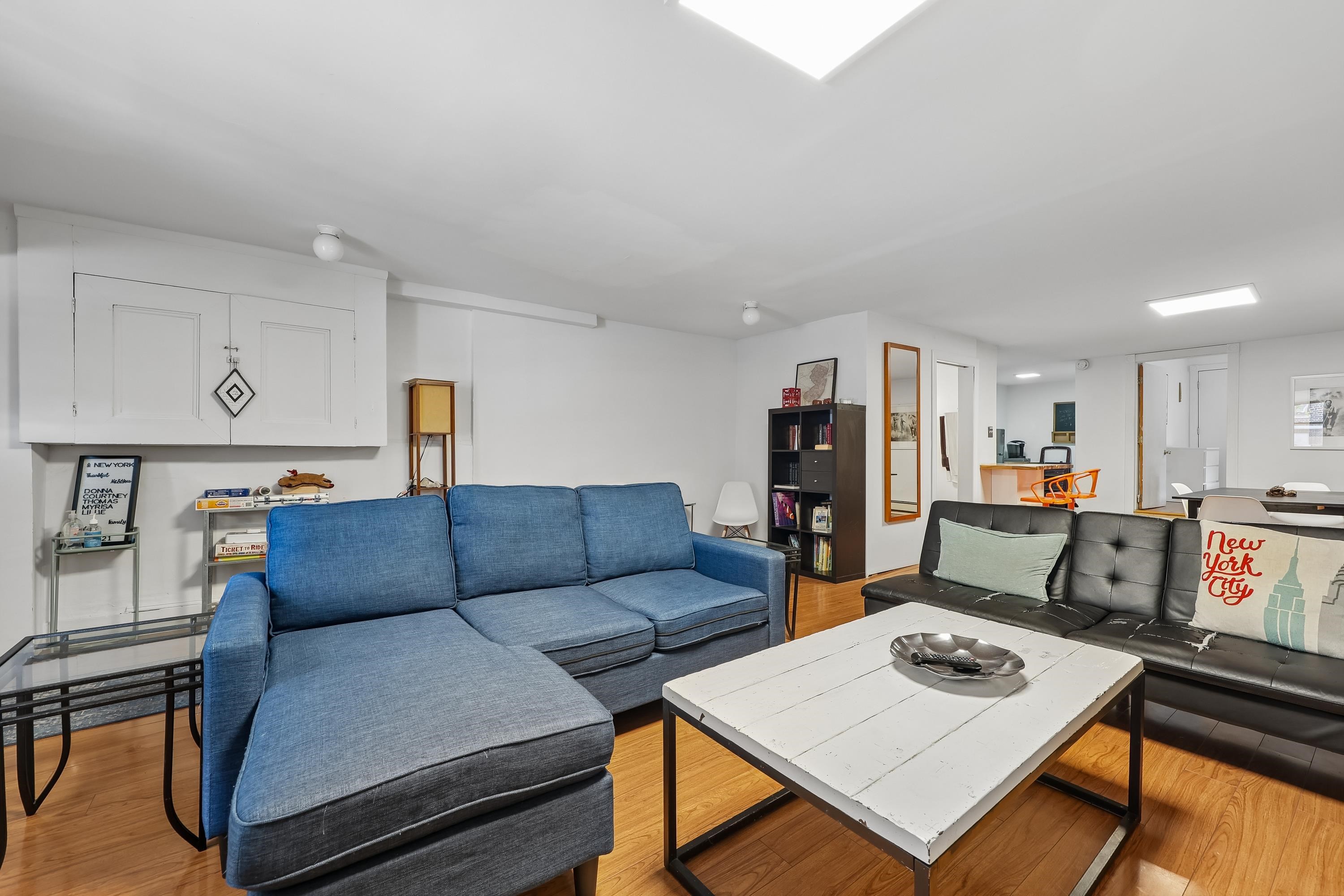 6 MAGNOLIA AVE