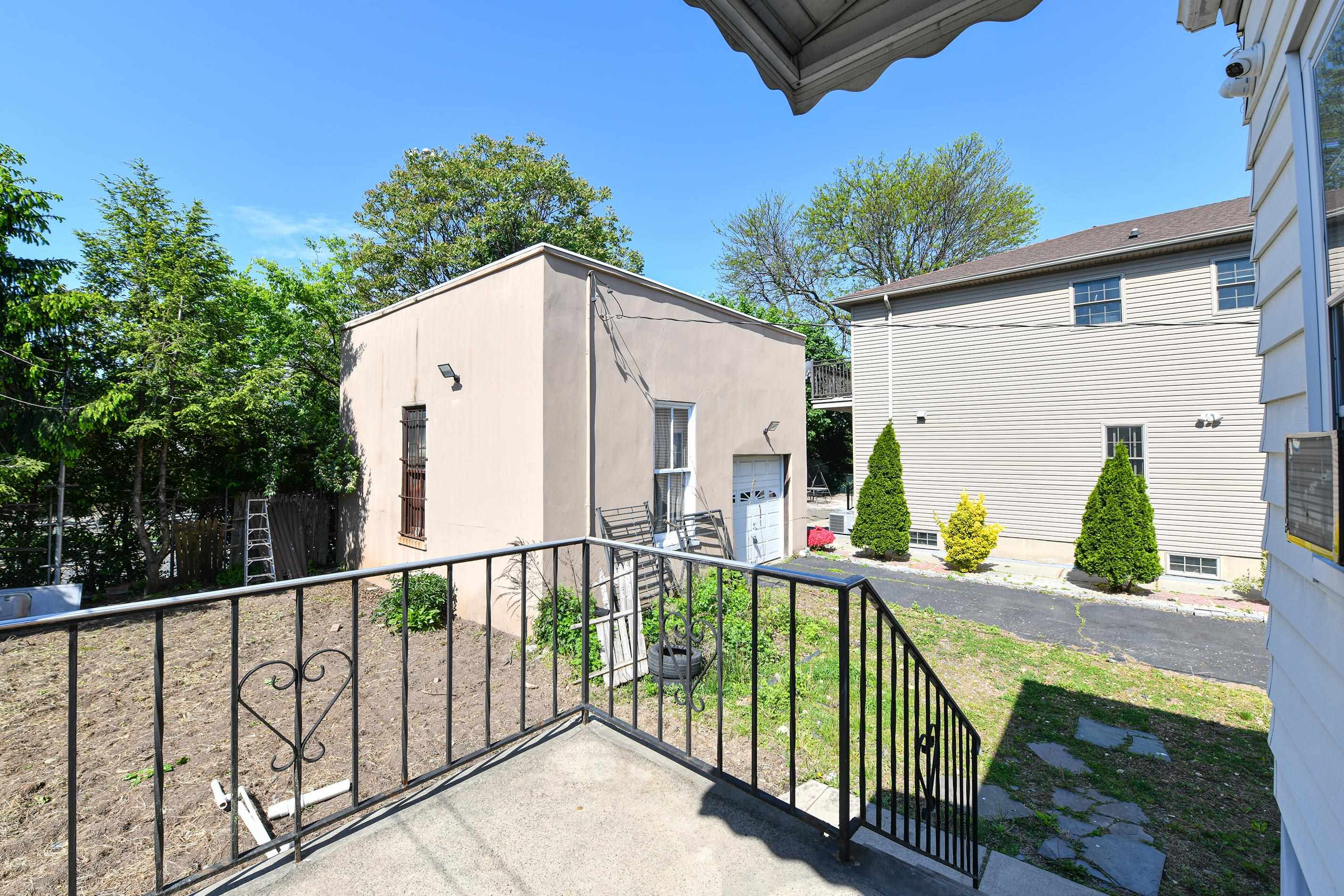 241 MAPLE ST