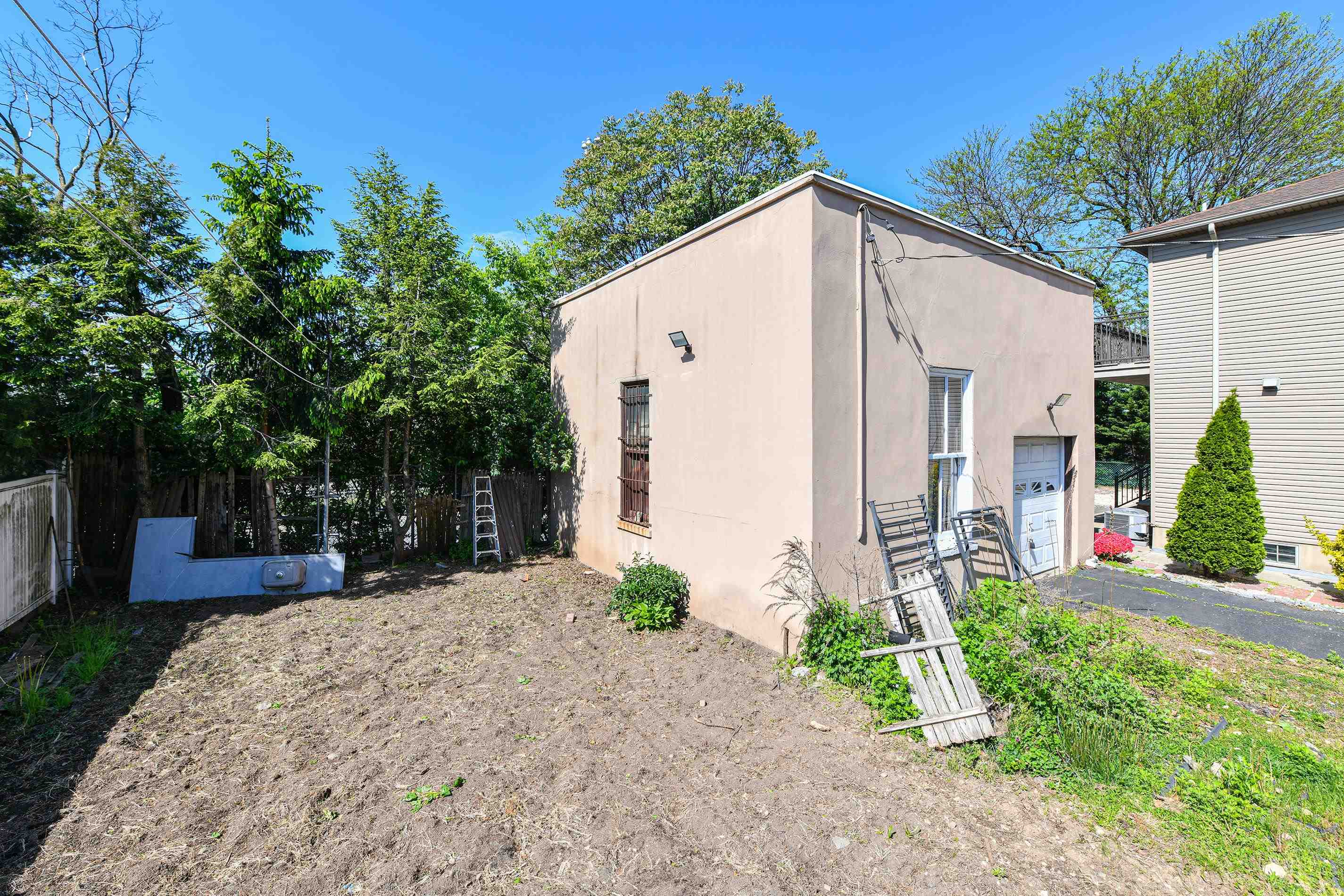 241 MAPLE ST