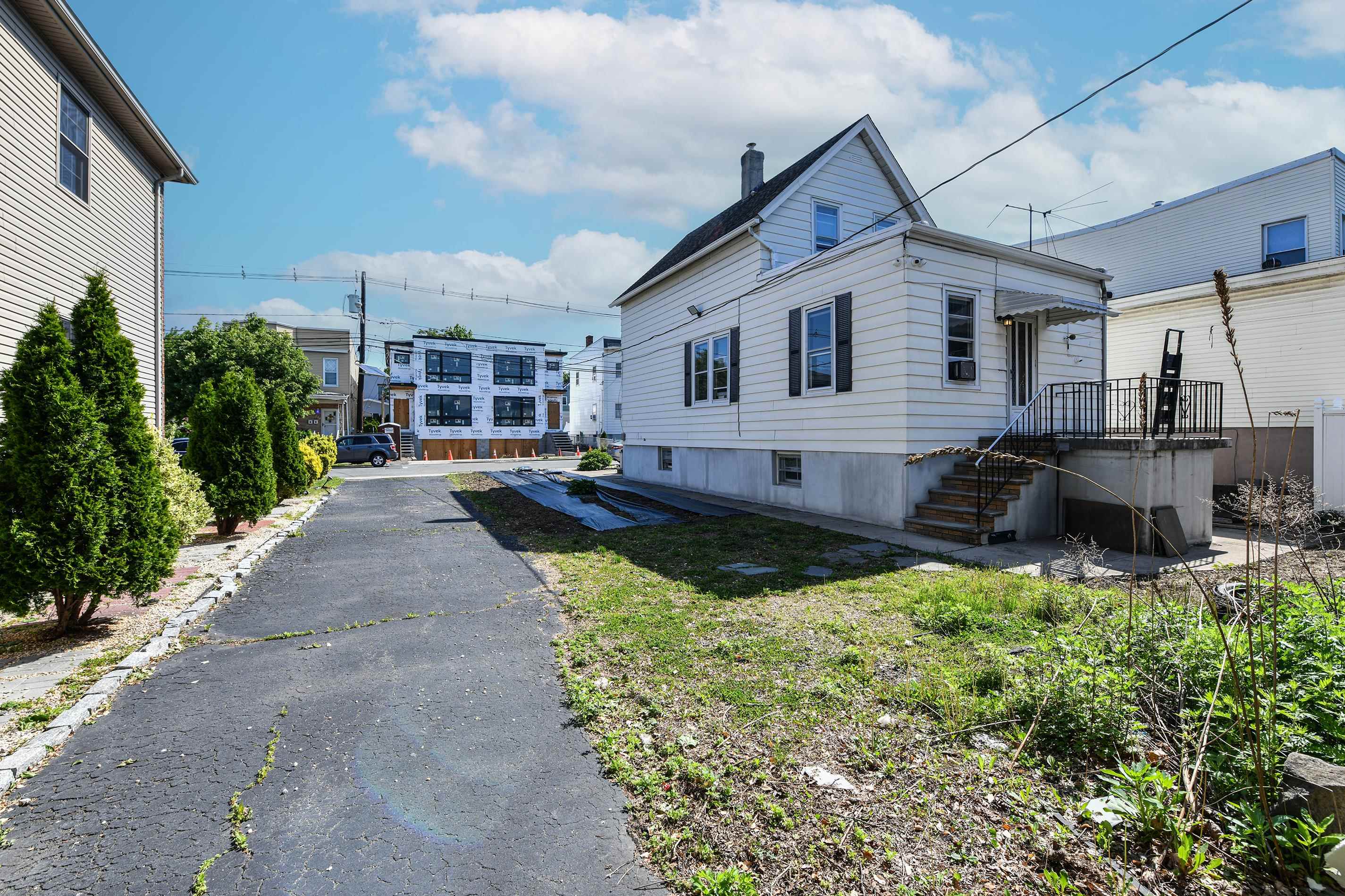 241 MAPLE ST