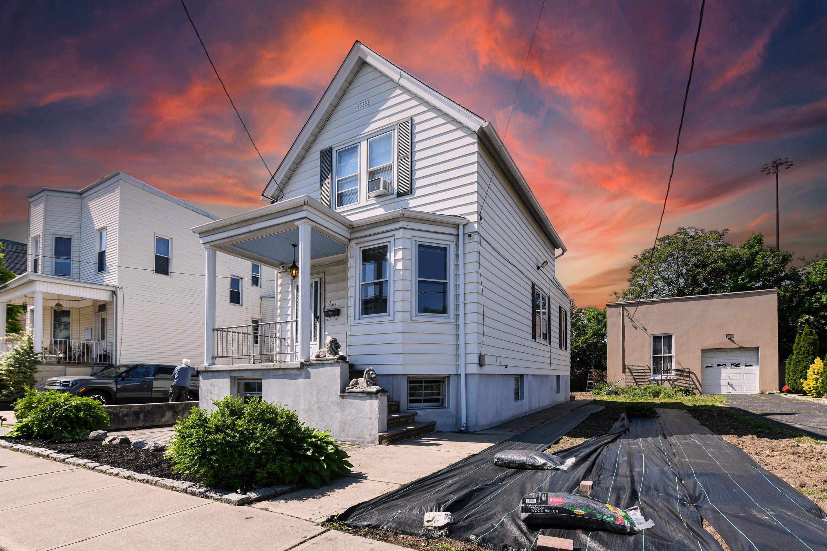 241 MAPLE ST