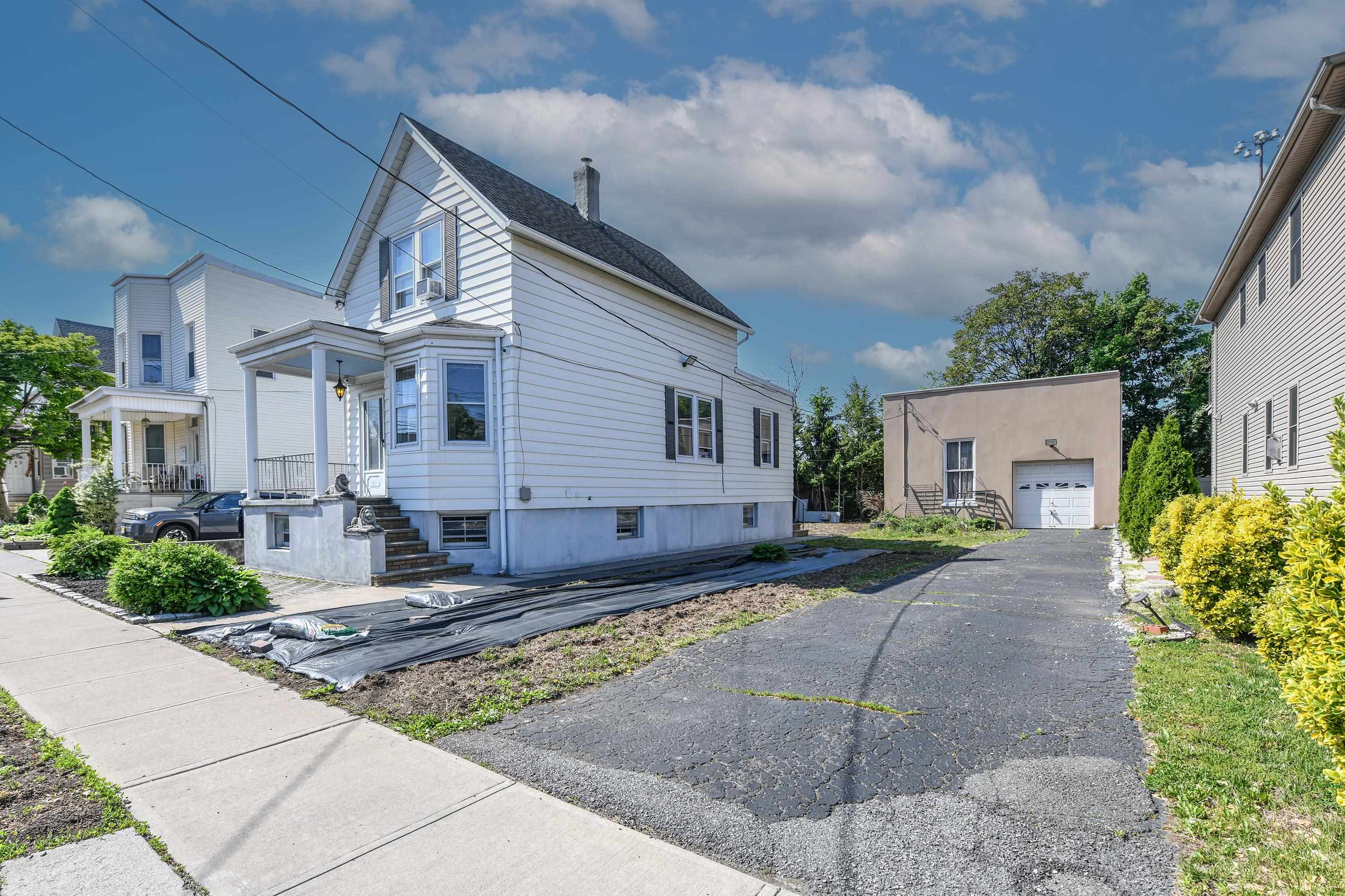 241 MAPLE ST