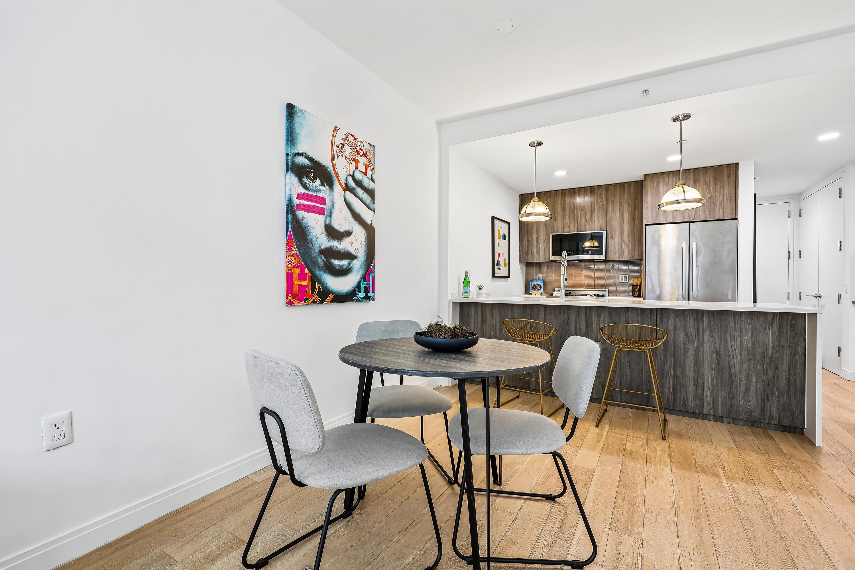 160 1ST ST Unit: 1004