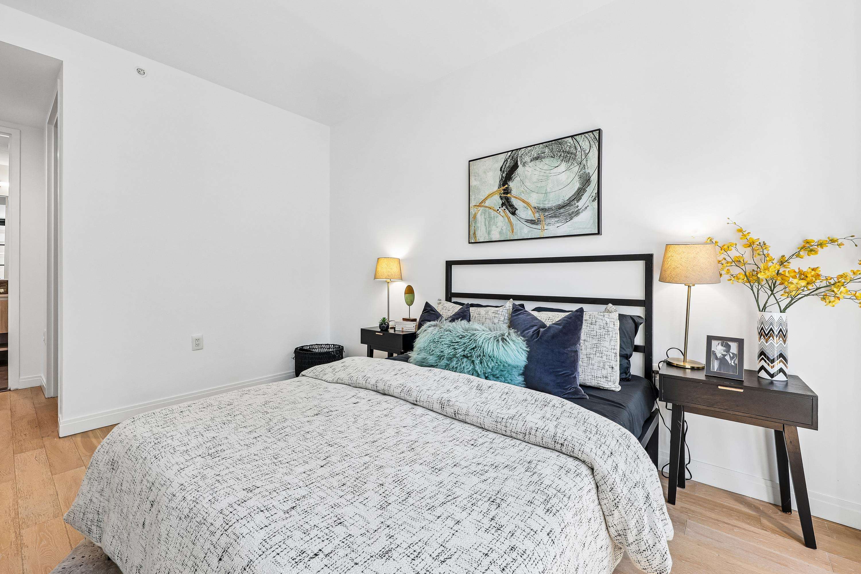 160 1ST ST Unit: 1004