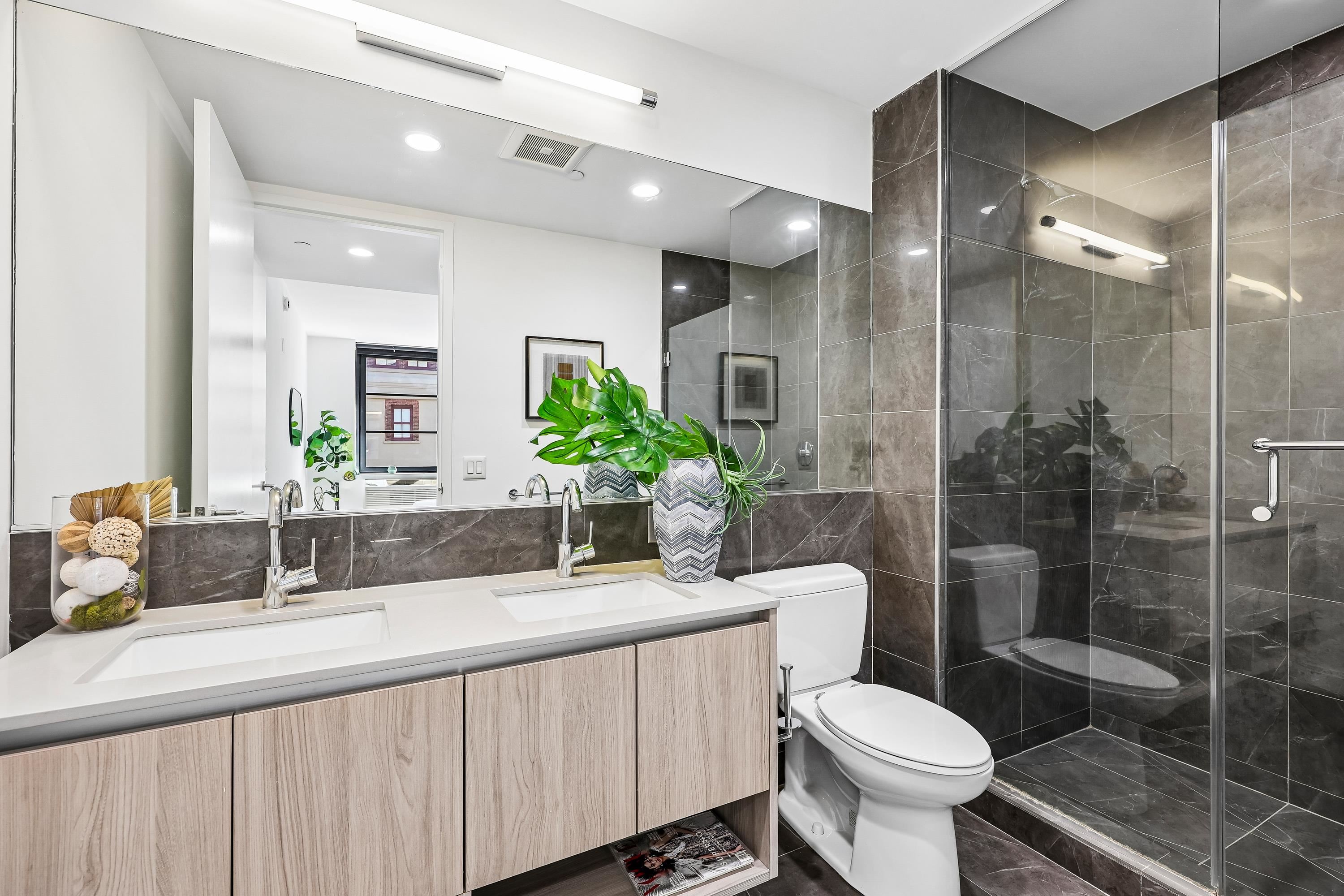160 1ST ST Unit: 1004