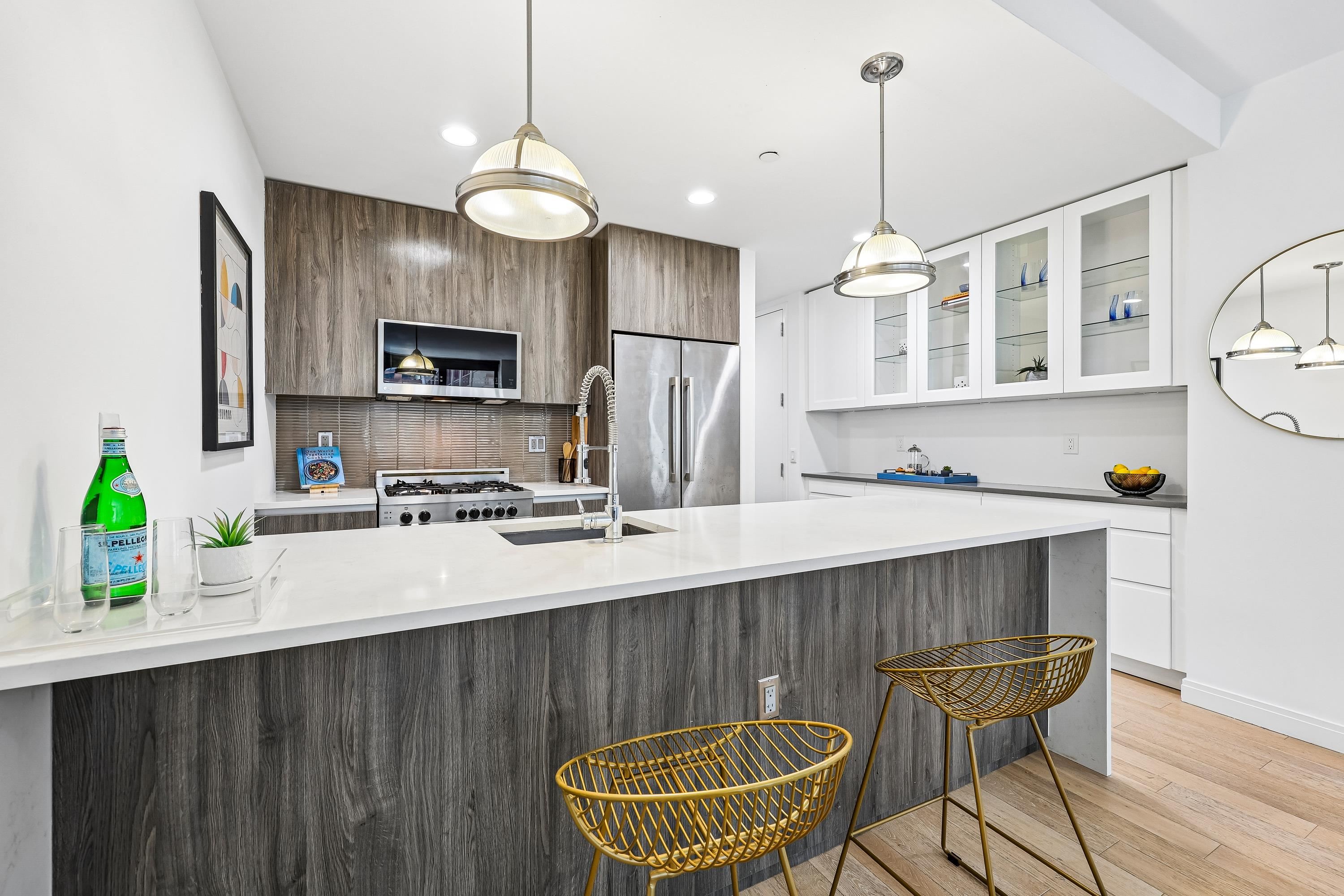 160 1ST ST Unit: 1004