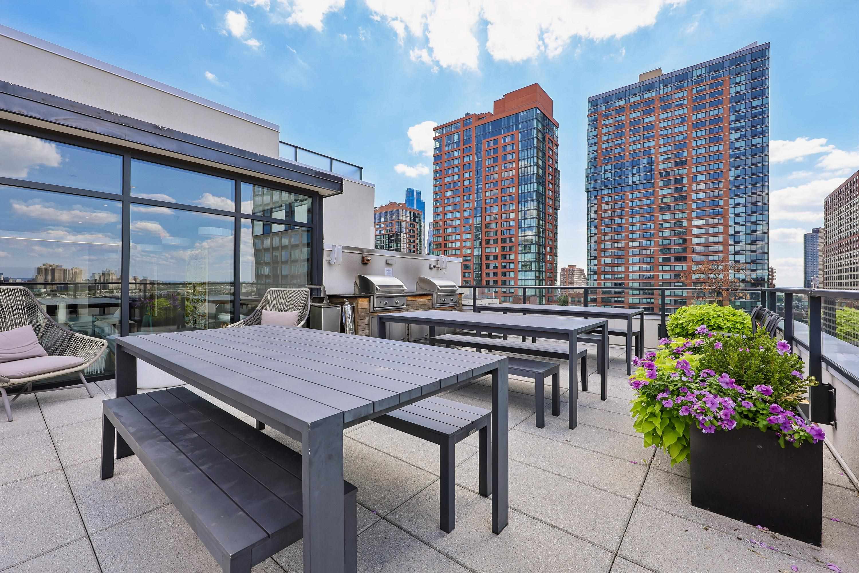 160 1ST ST Unit: 1004