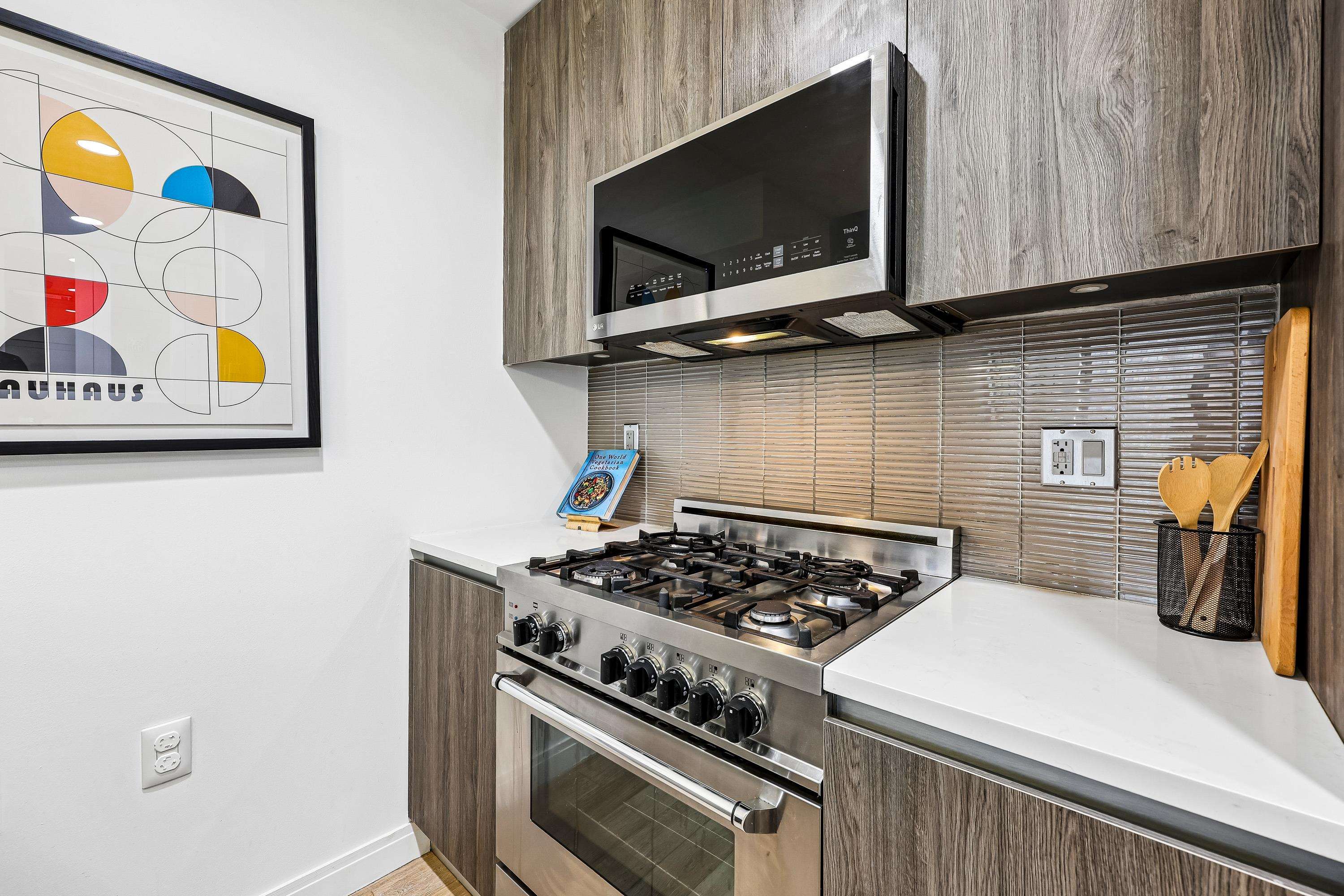 160 1ST ST Unit: 1004