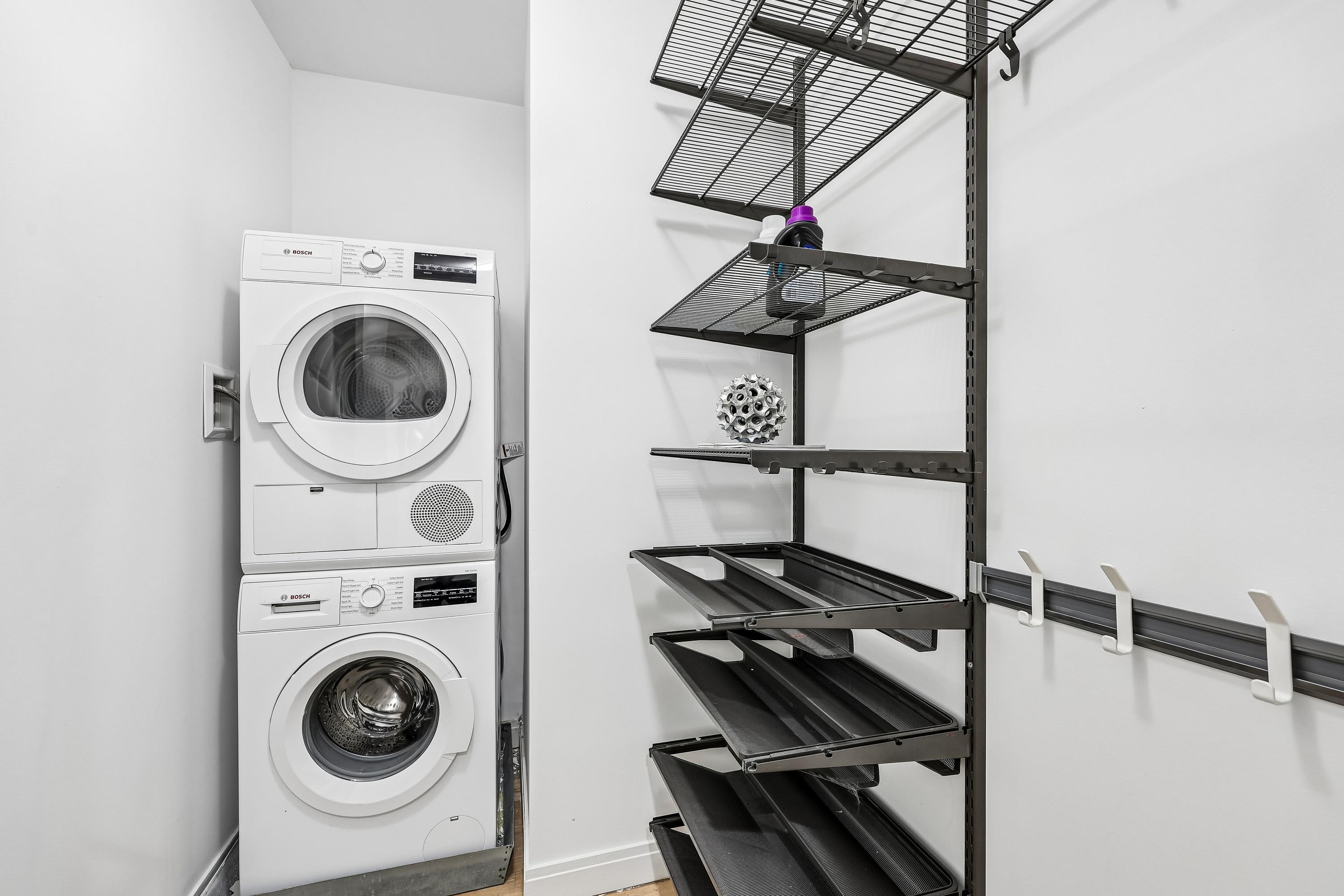 160 1ST ST Unit: 1004