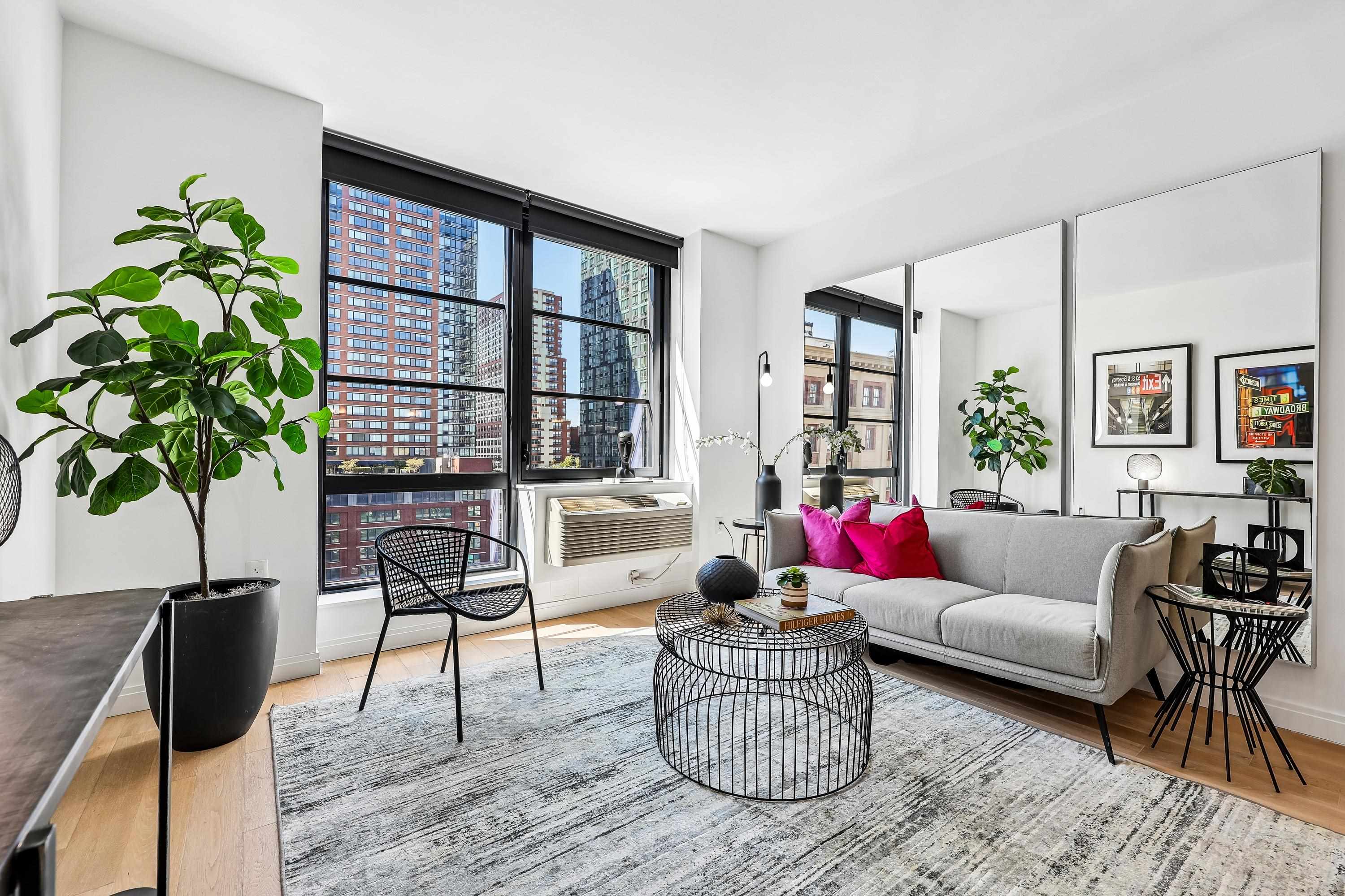 160 1ST ST Unit: 1004