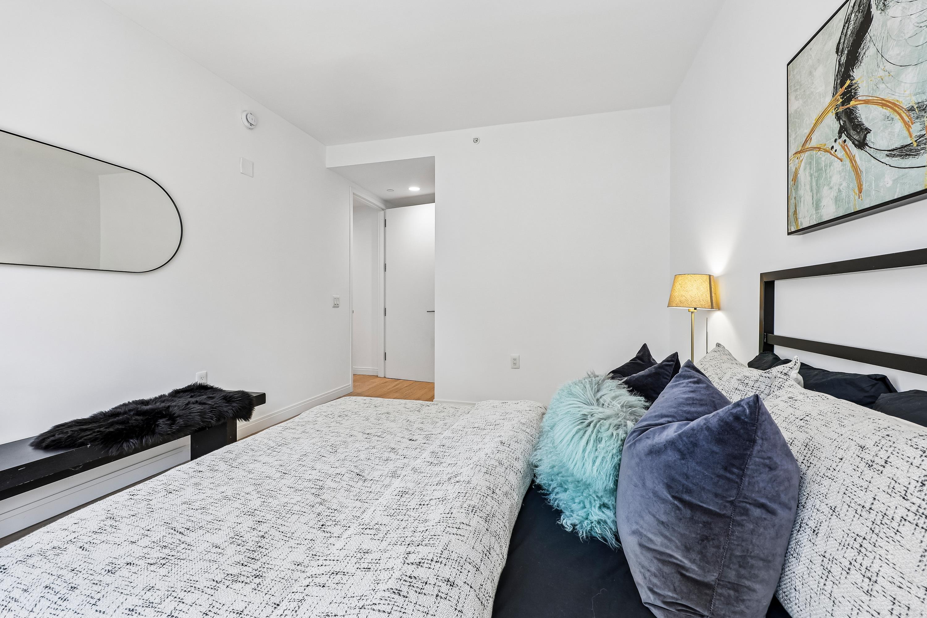 160 1ST ST Unit: 1004