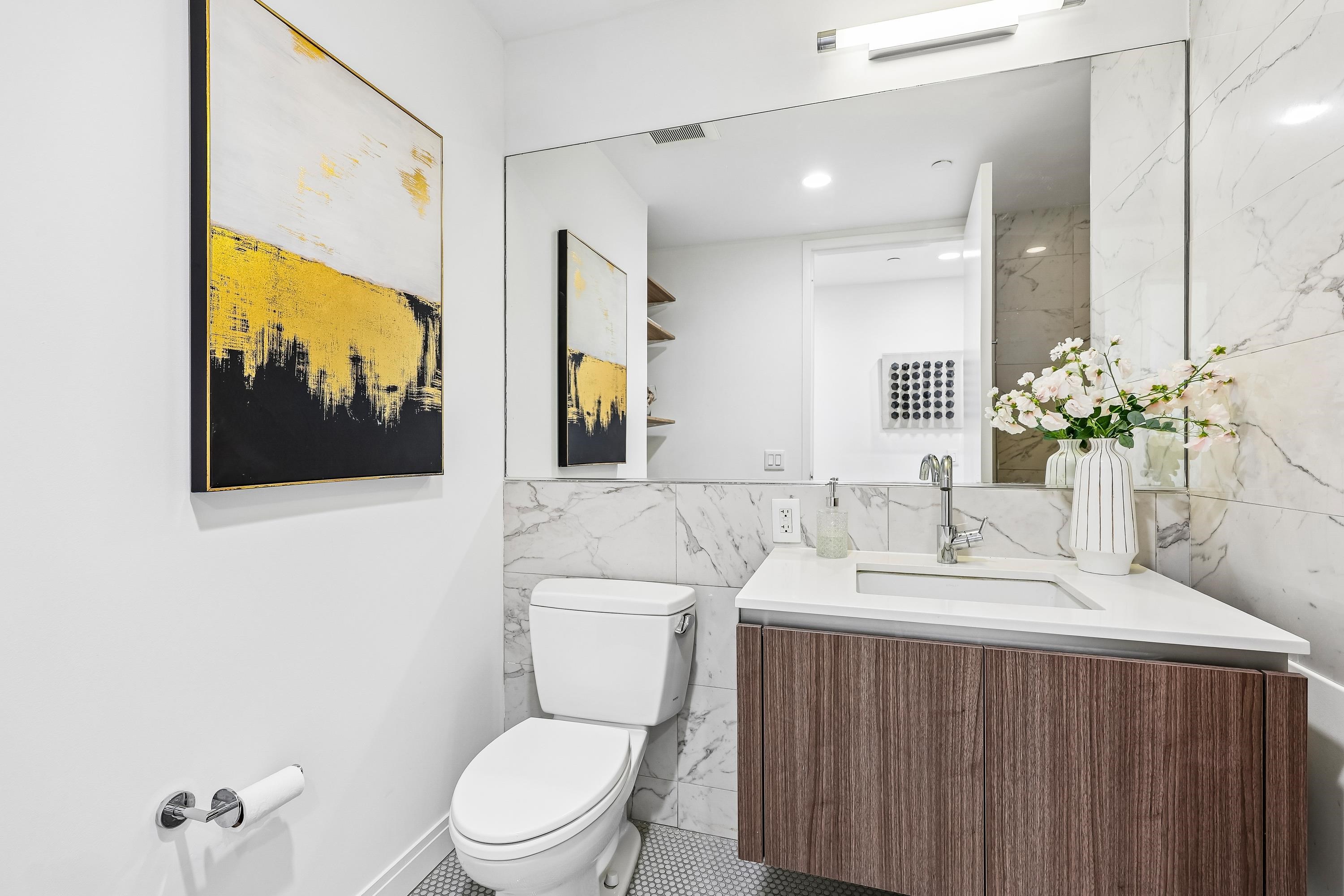 160 1ST ST Unit: 1004