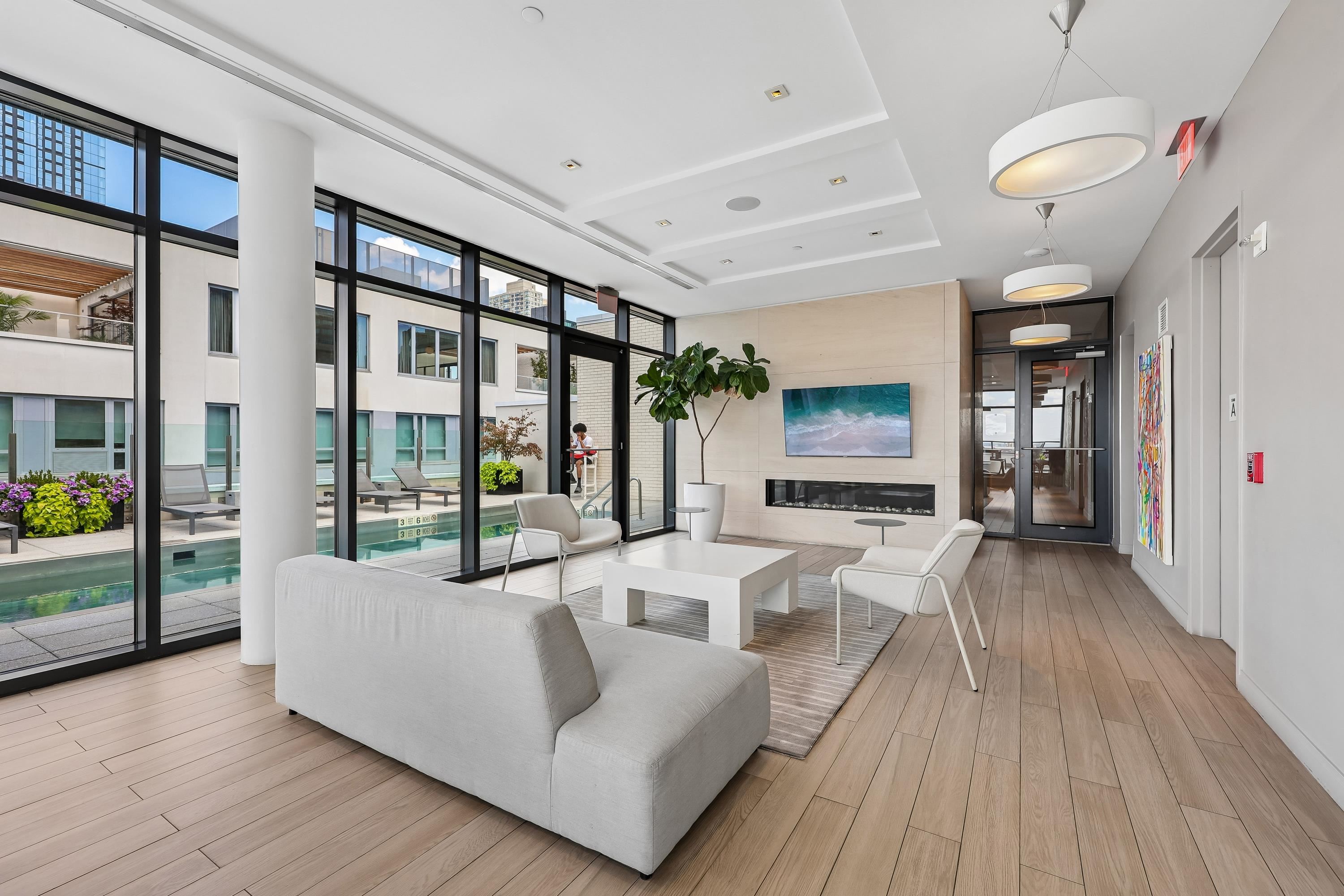 160 1ST ST Unit: 1004