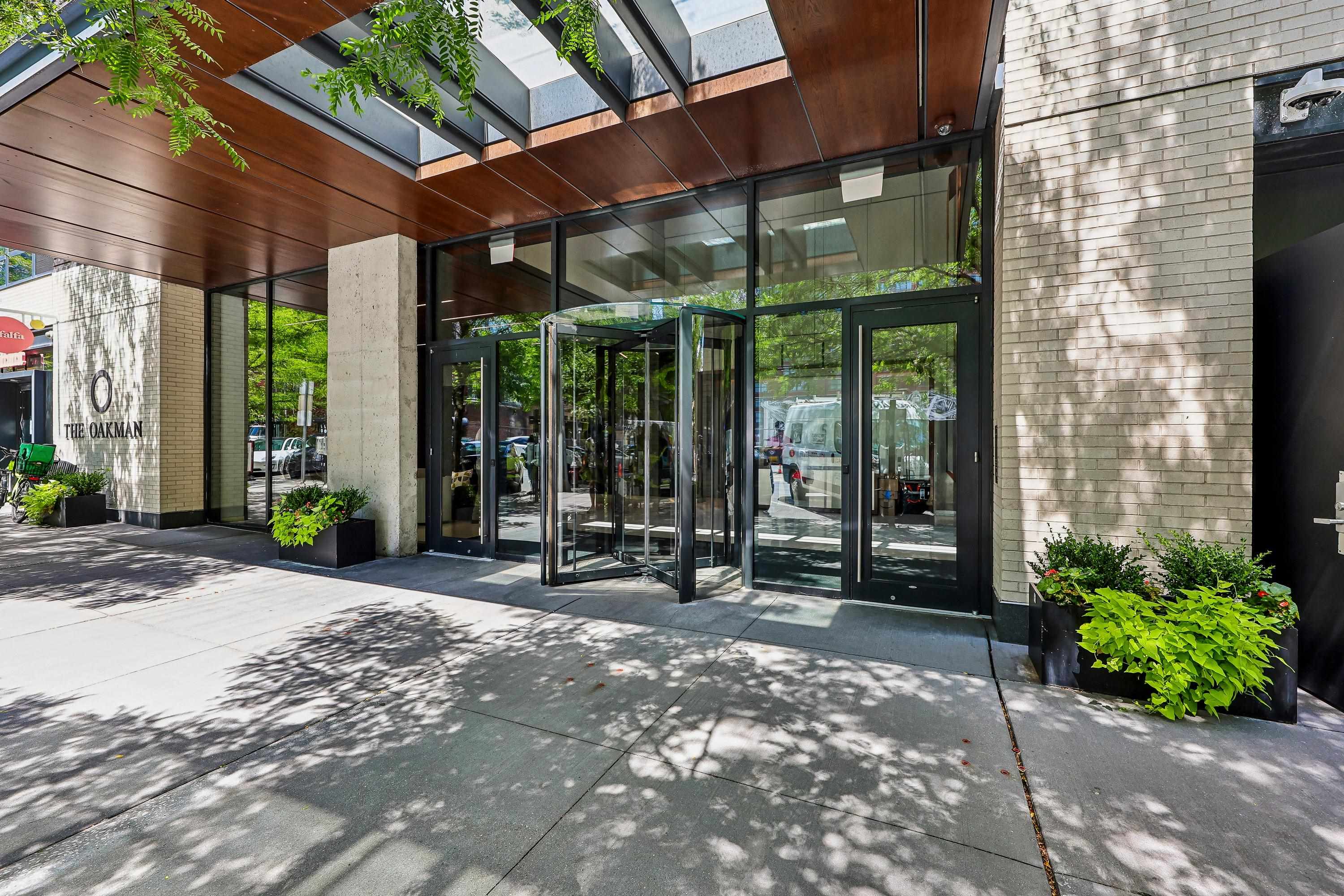 160 1ST ST Unit: 1004